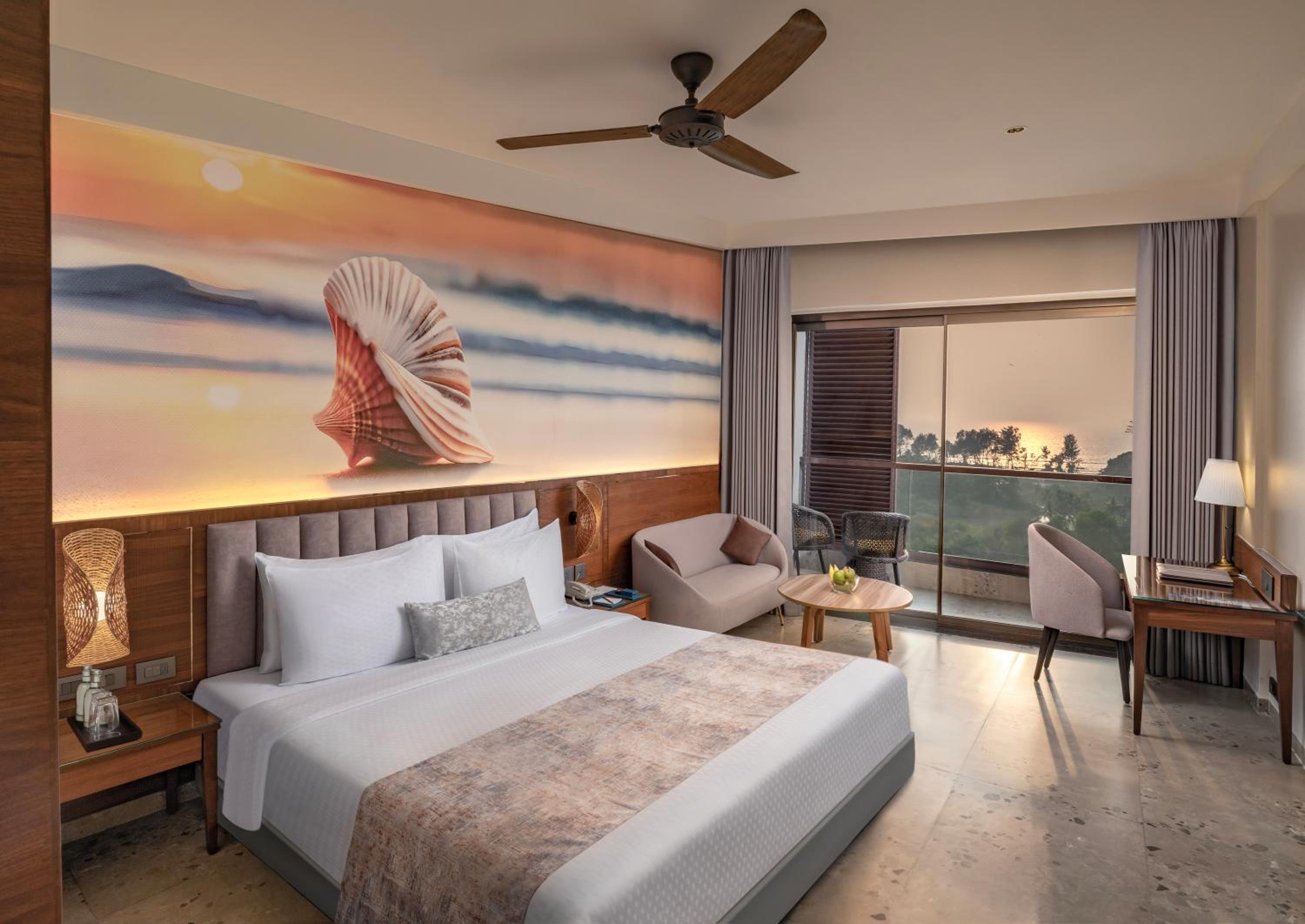 Deluxe Sea View Room with Balcony photo 2