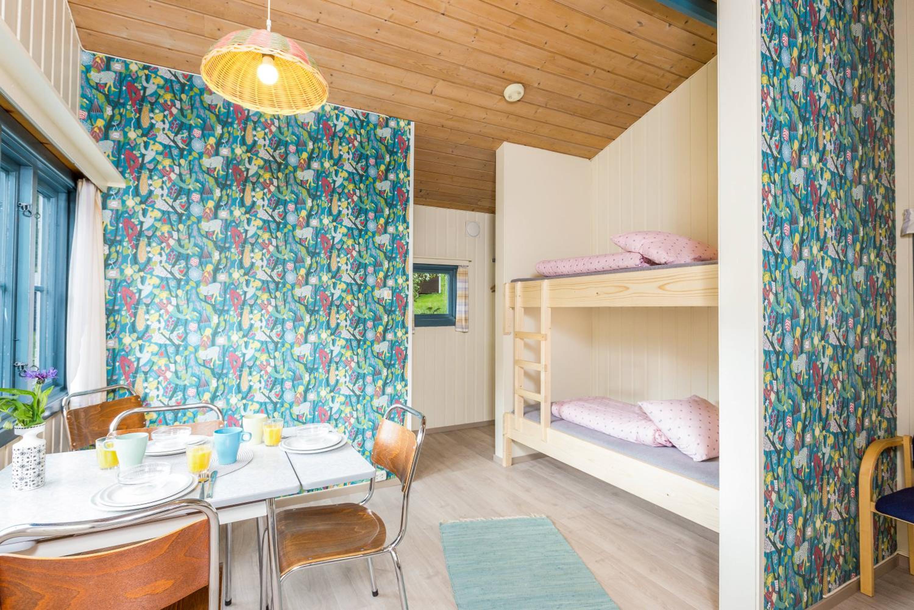 Cottage (4 Adults) with Shared Bathroom photo 2