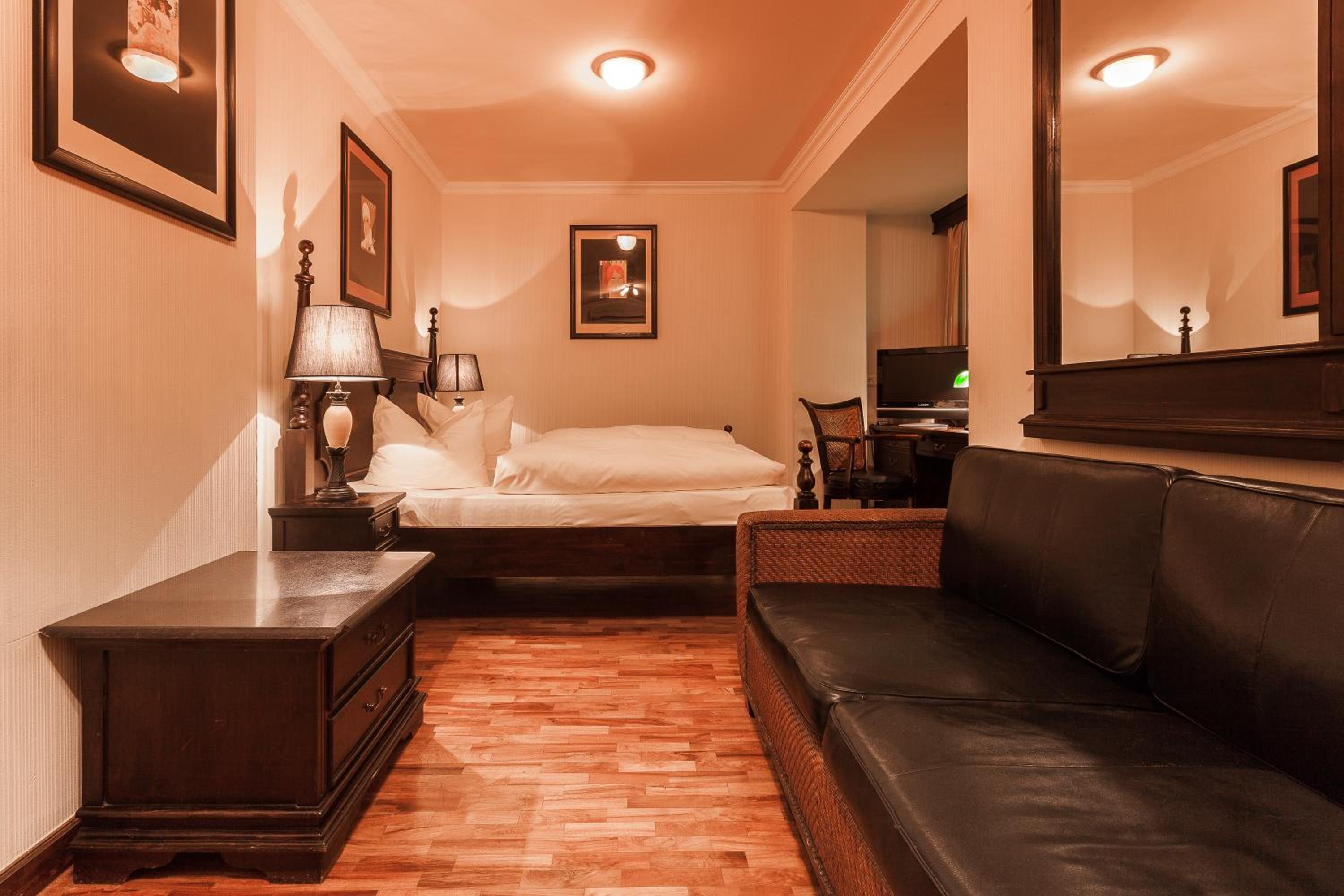 Junior Suite Double (courtyard side) photo 1