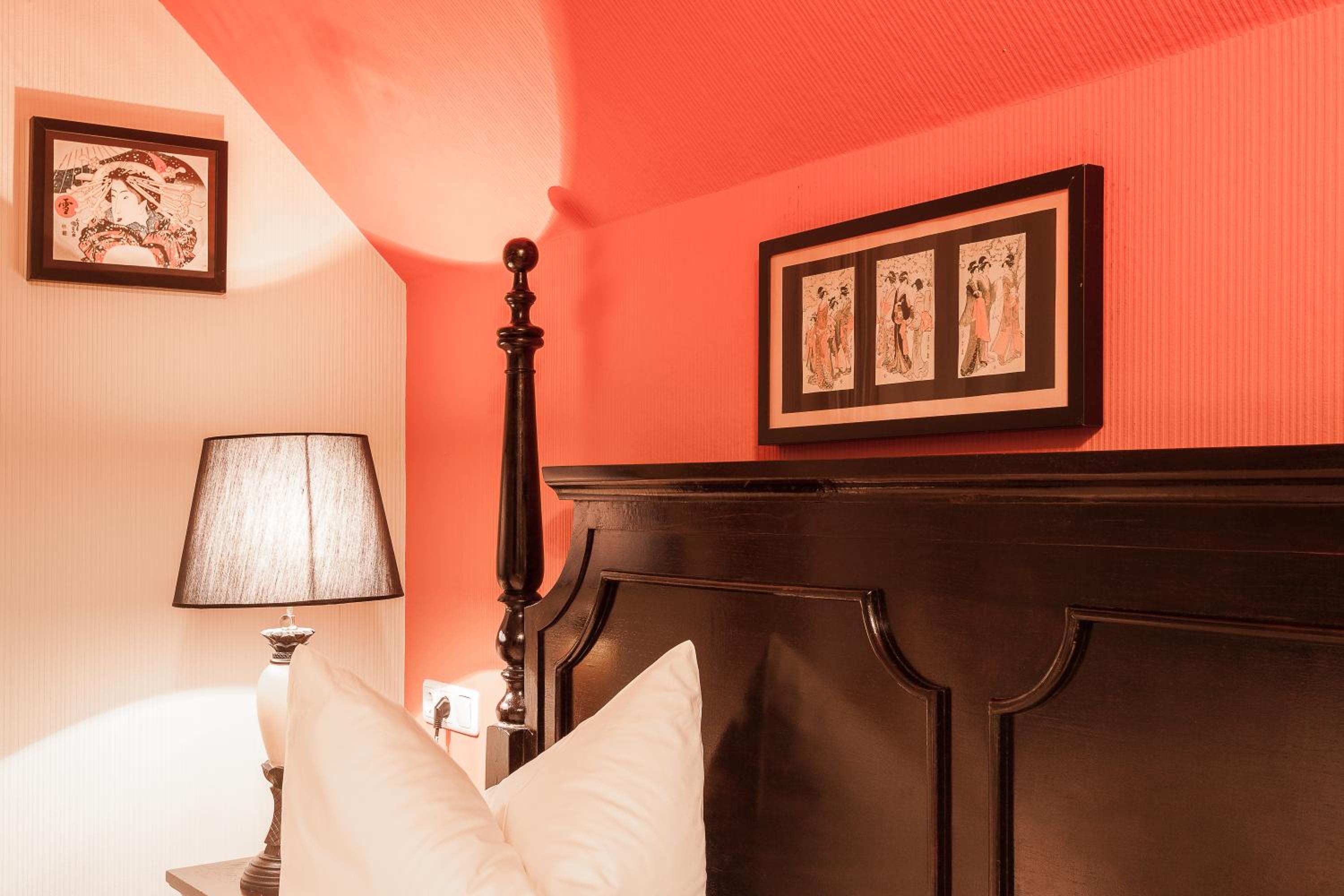 Junior Suite Double (courtyard side) photo 3