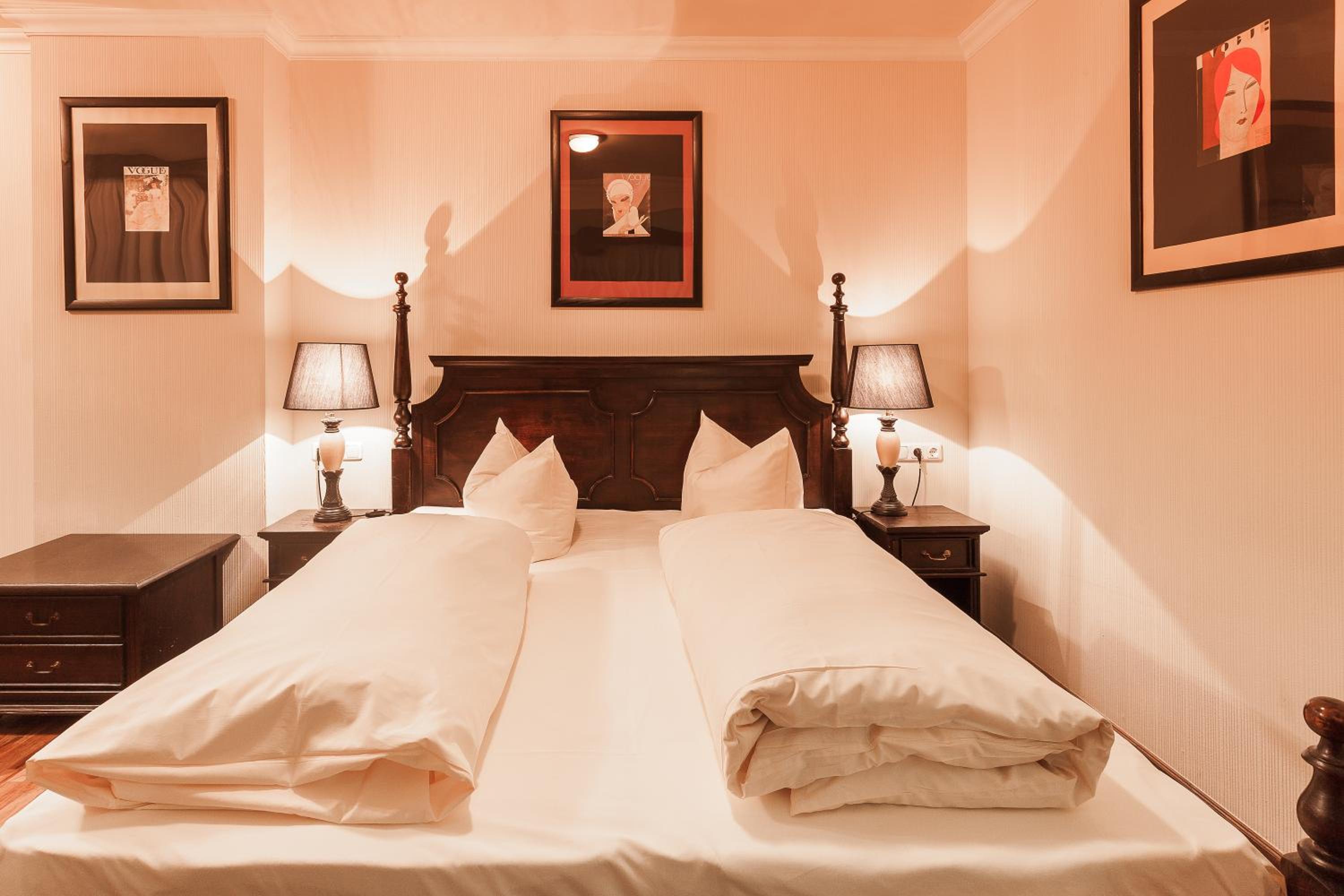 Junior Suite Double (courtyard side) photo 2