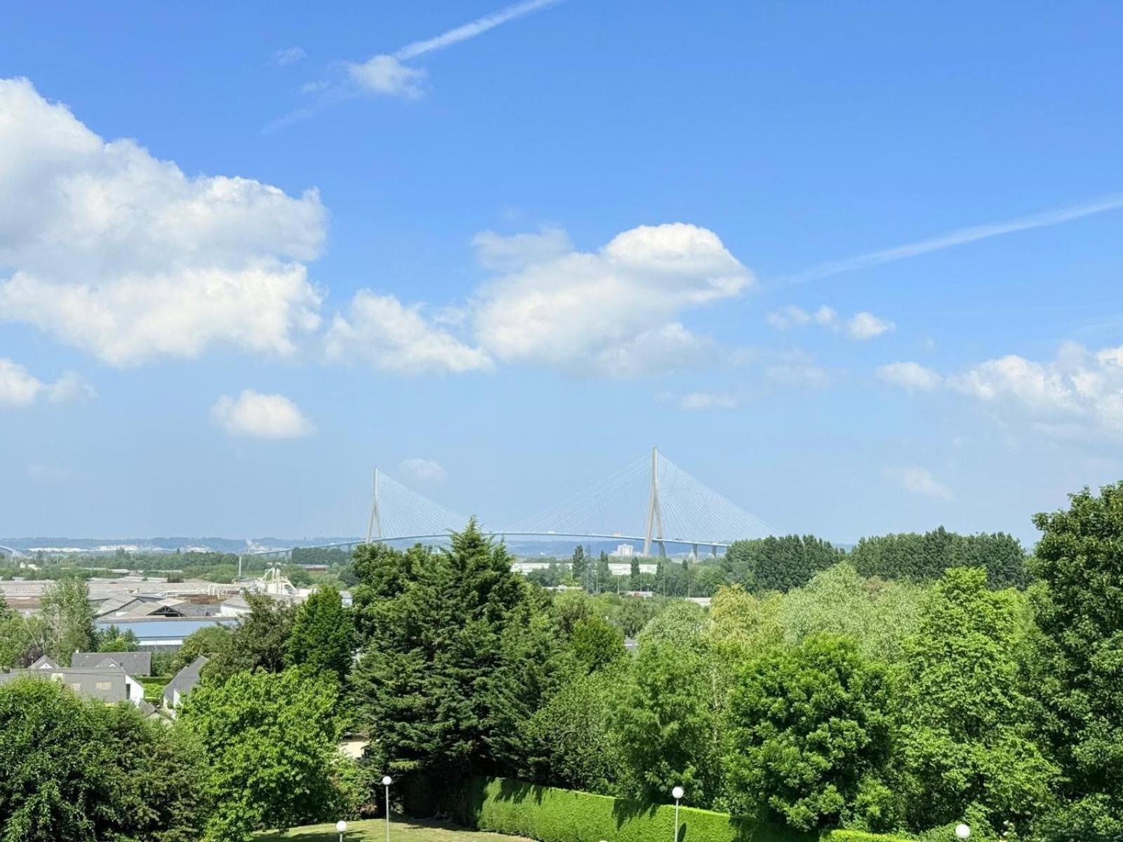 Double room with view of the Normandy Bridge
