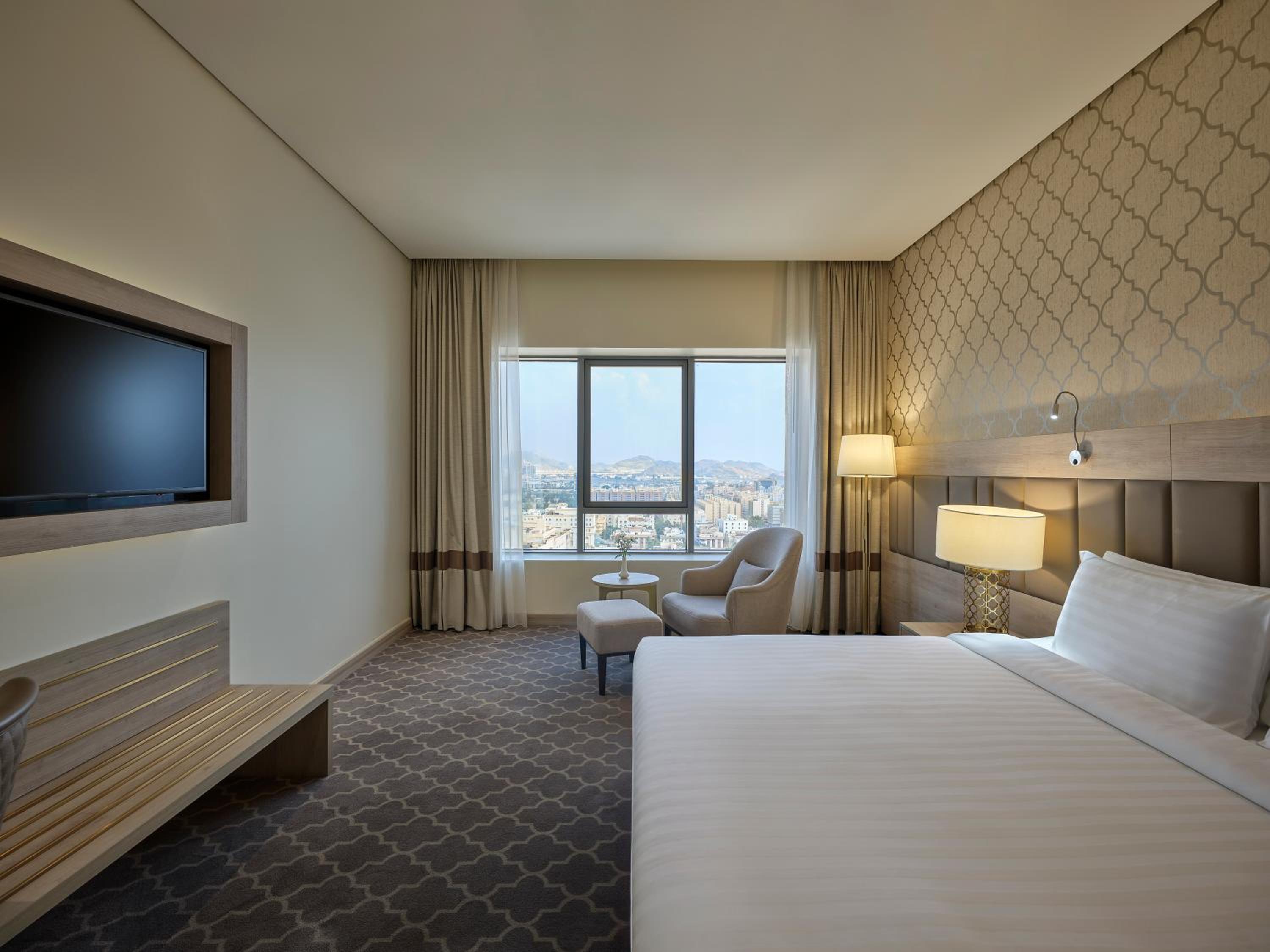 Deluxe King Room with City View