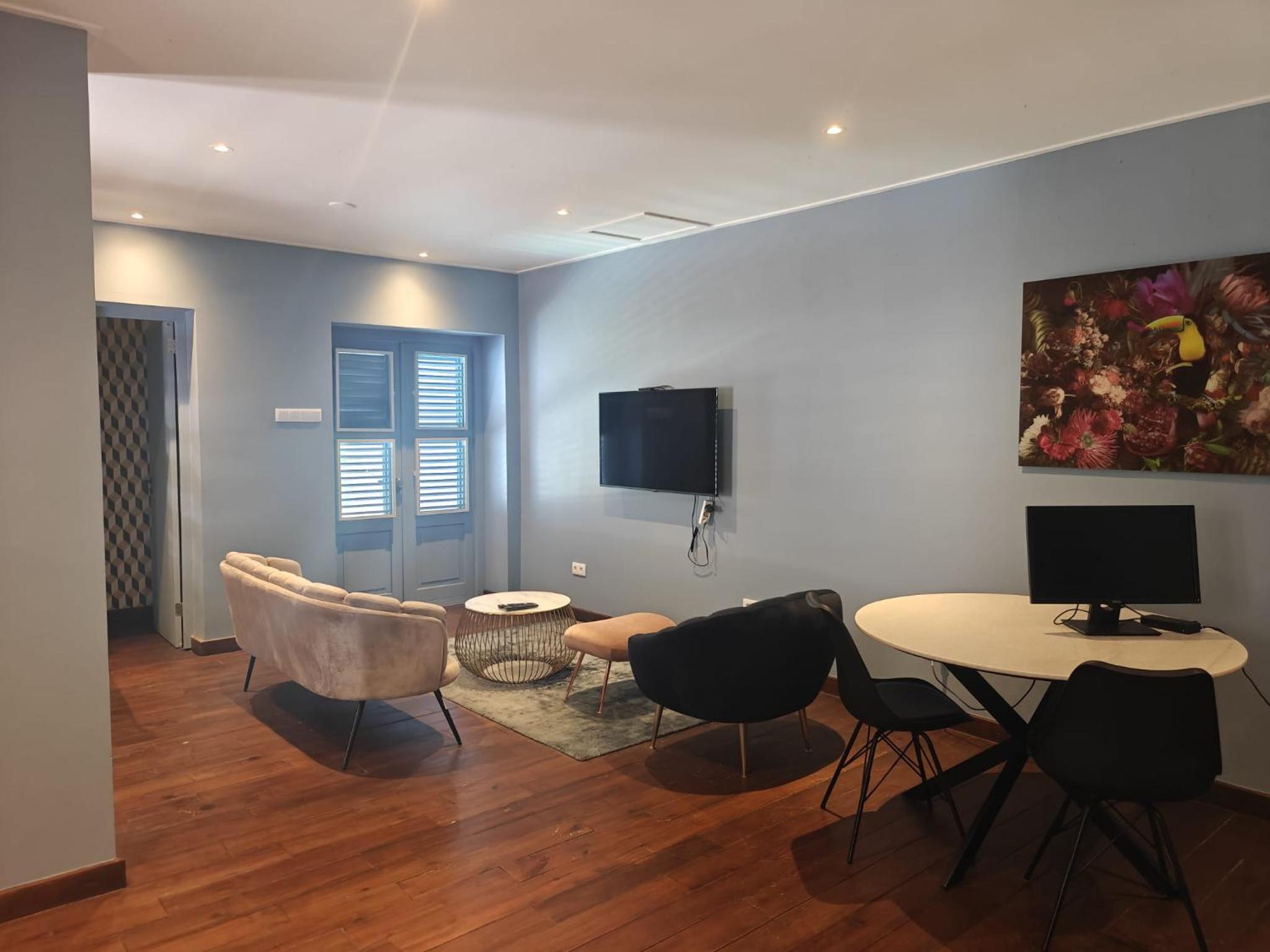 Two-Bedroom Deluxe Apartment photo 2