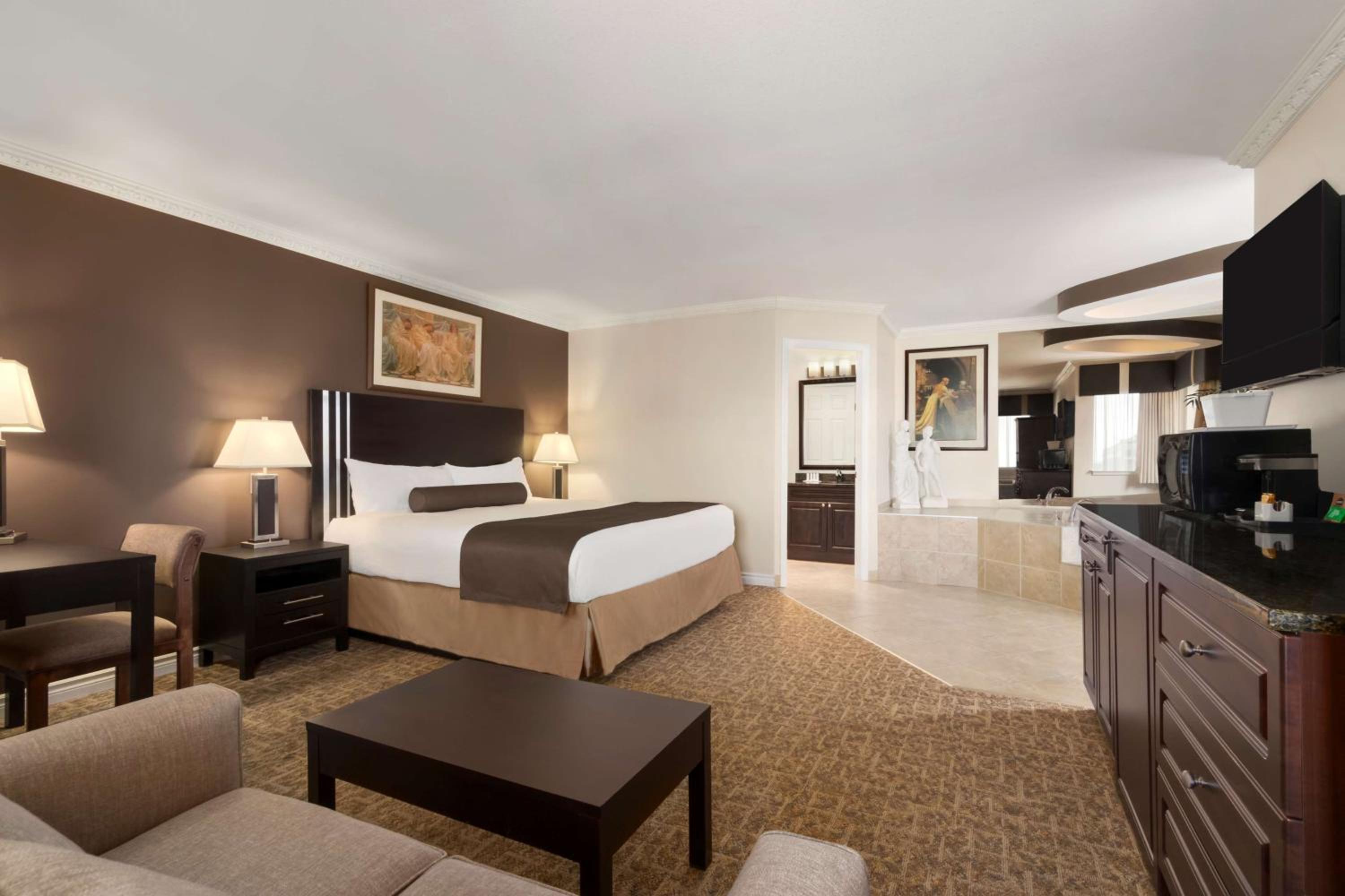 King Suite with Jacuzzi  - Photo 1
