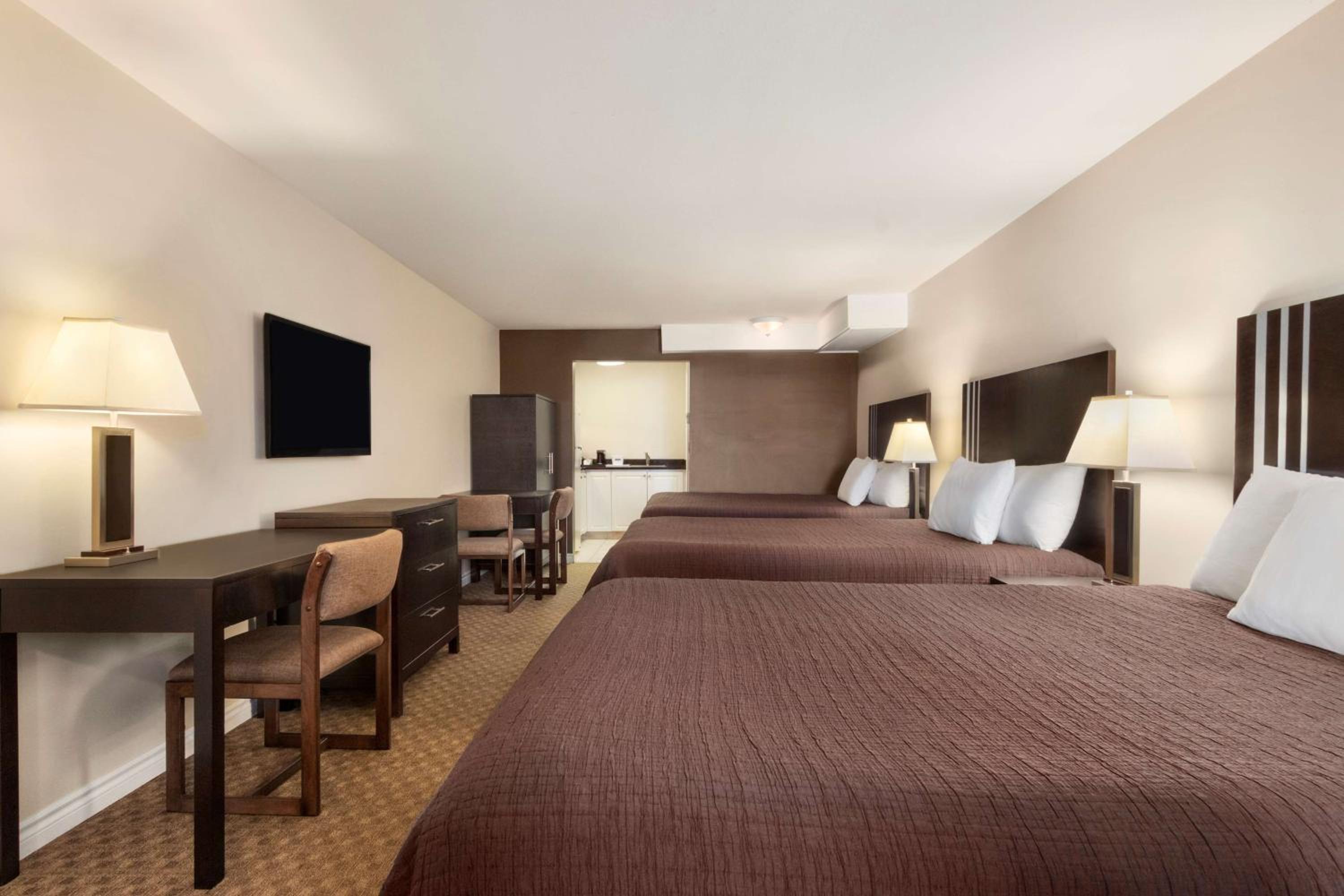 Three Queen Beds with Kitchenette - Photo 1