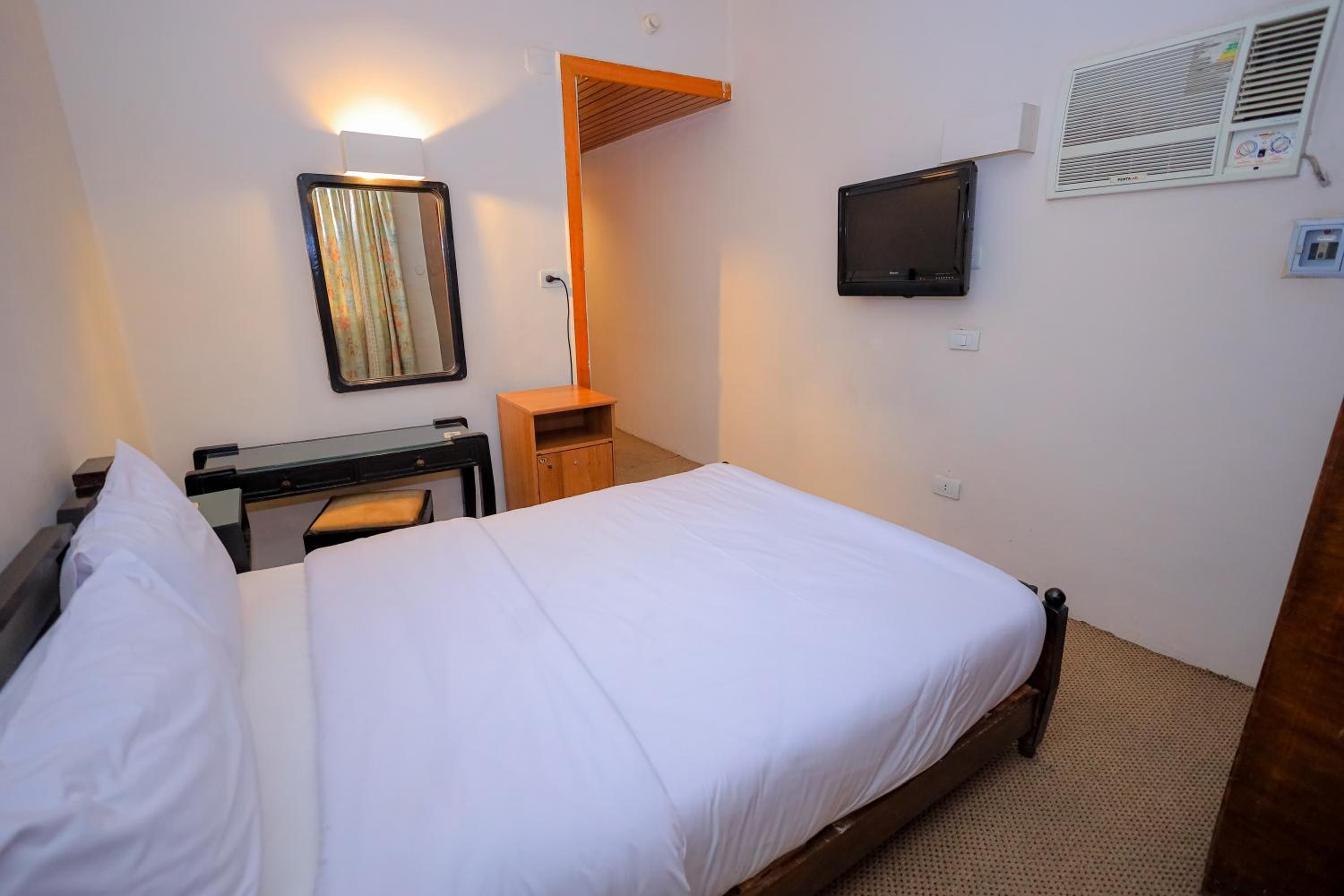 Standard King Room photo 1