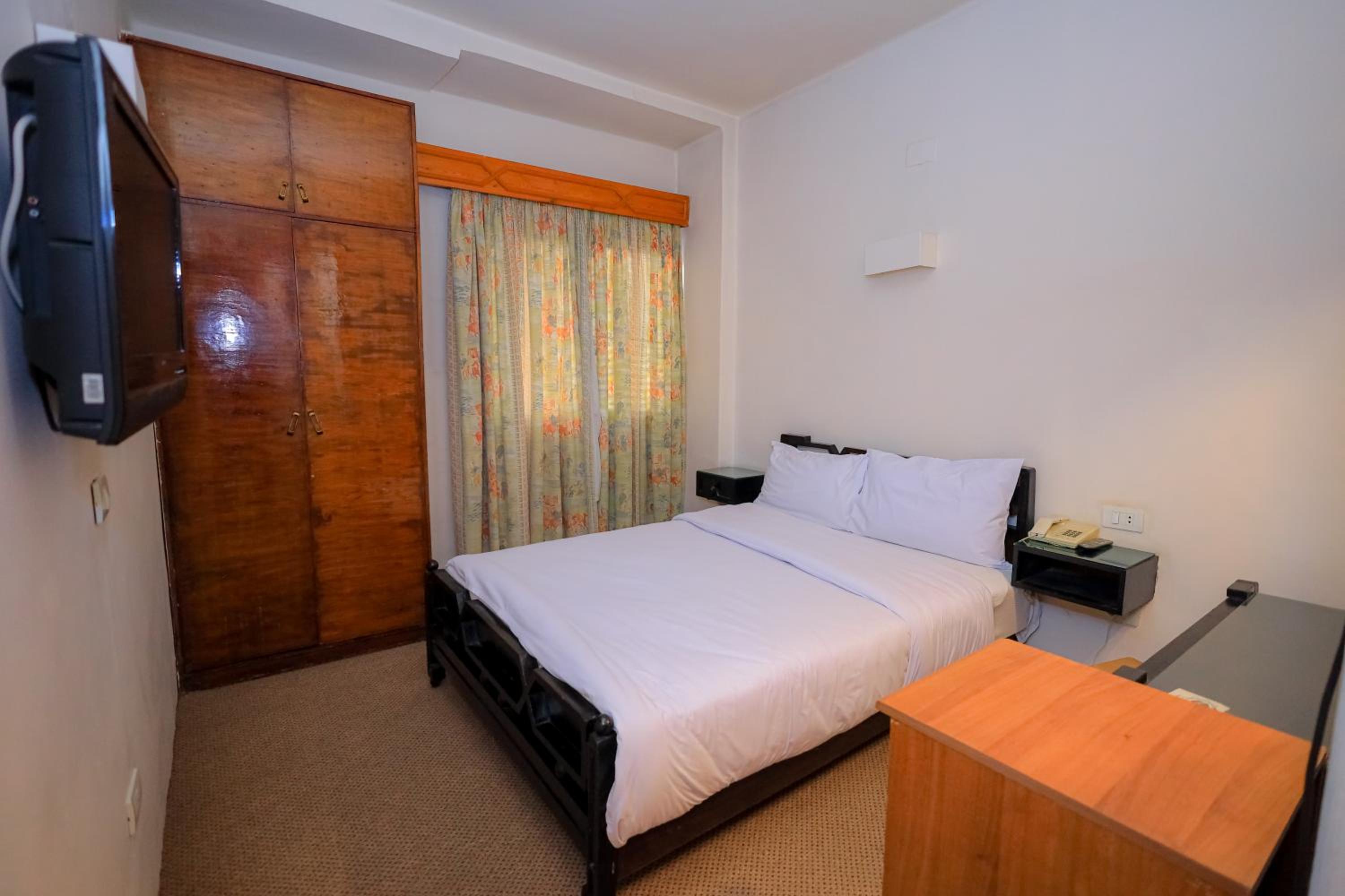 Standard King Room photo 3