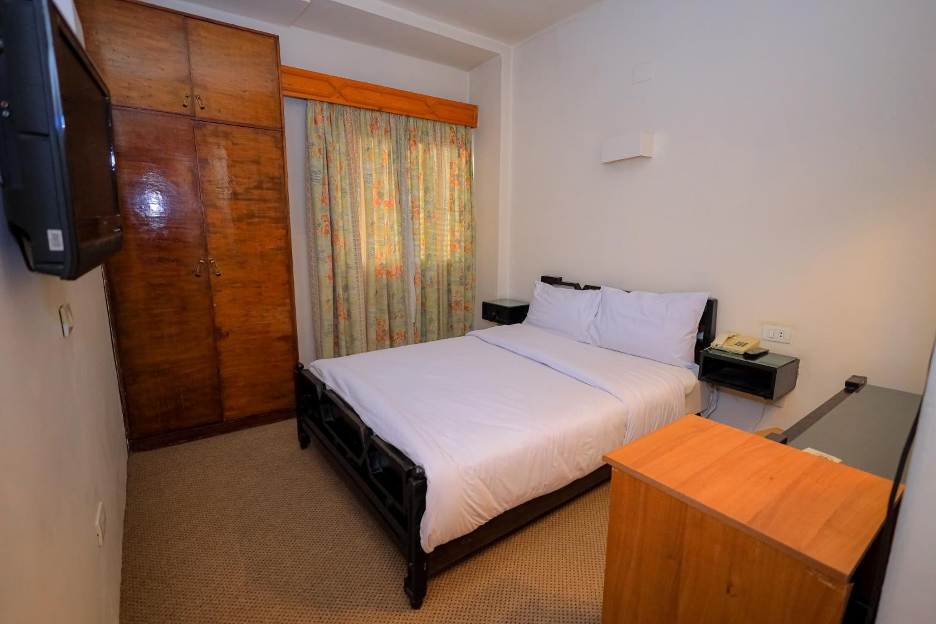Standard King Room photo 2