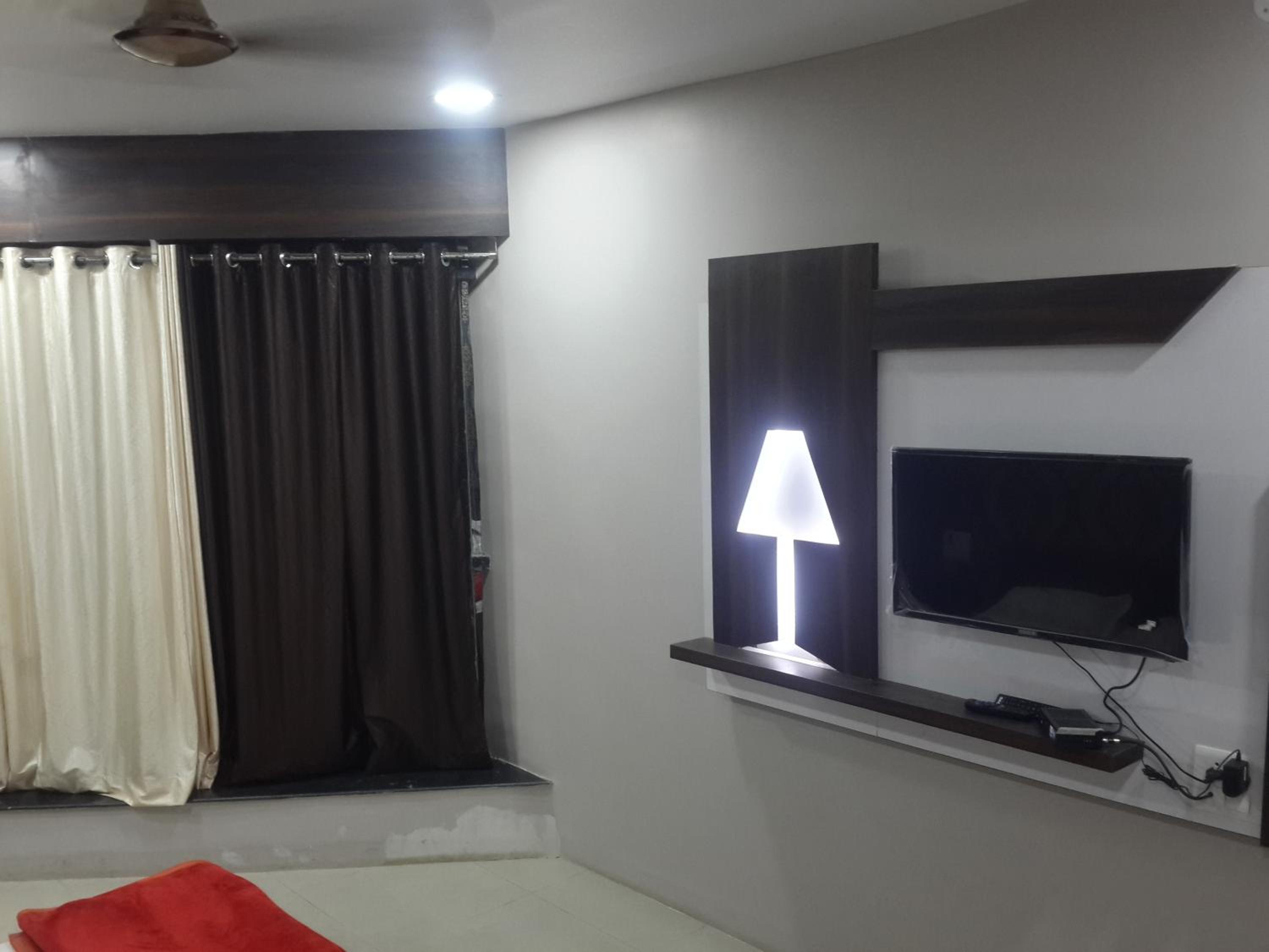 Family Room (AC) - Photo 2