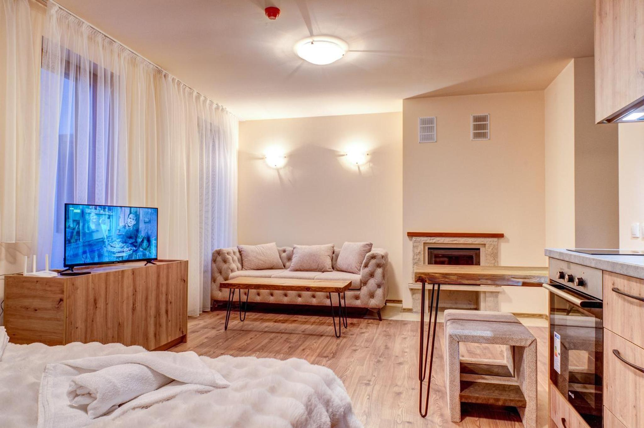 Deluxe Studio
