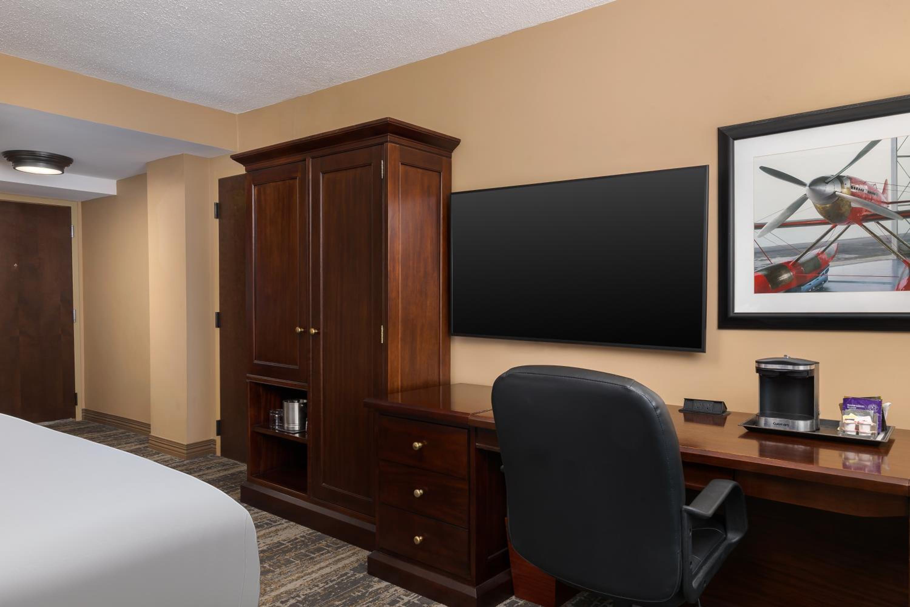 King Room - Non-Smoking photo 2