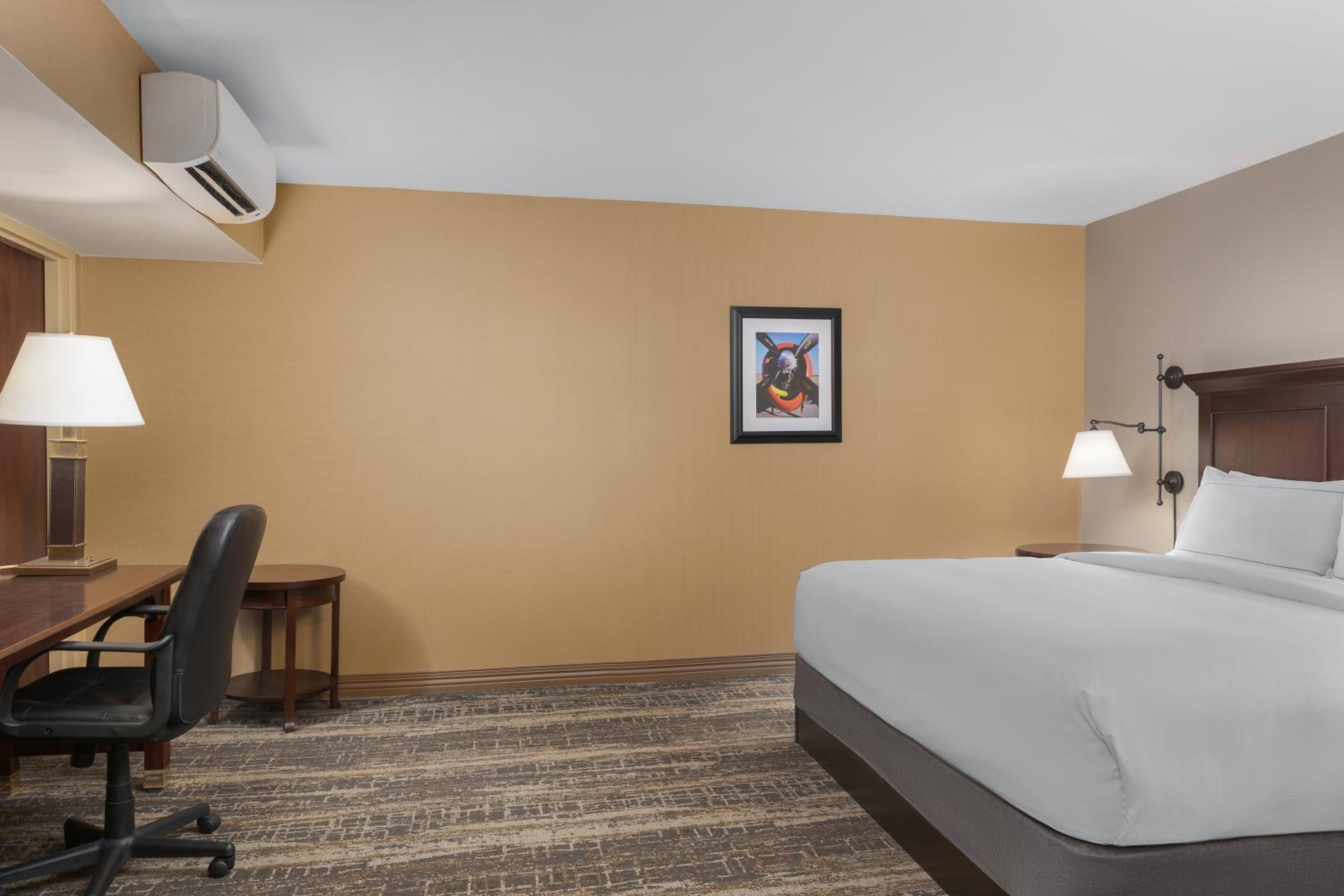 Non-Smoking Deluxe Queen Room photo 3