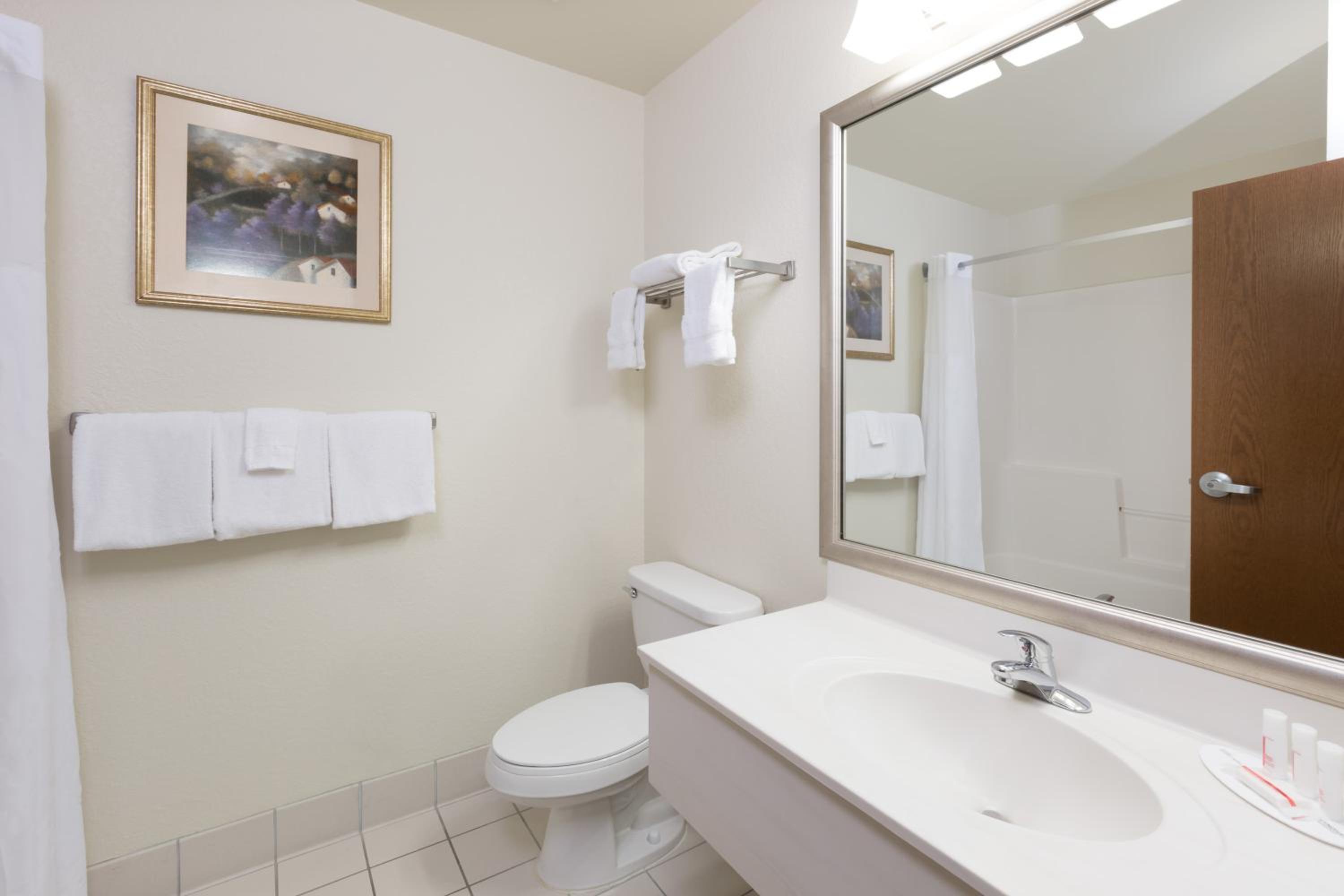 King Suite - Non-Smoking - Photo 7