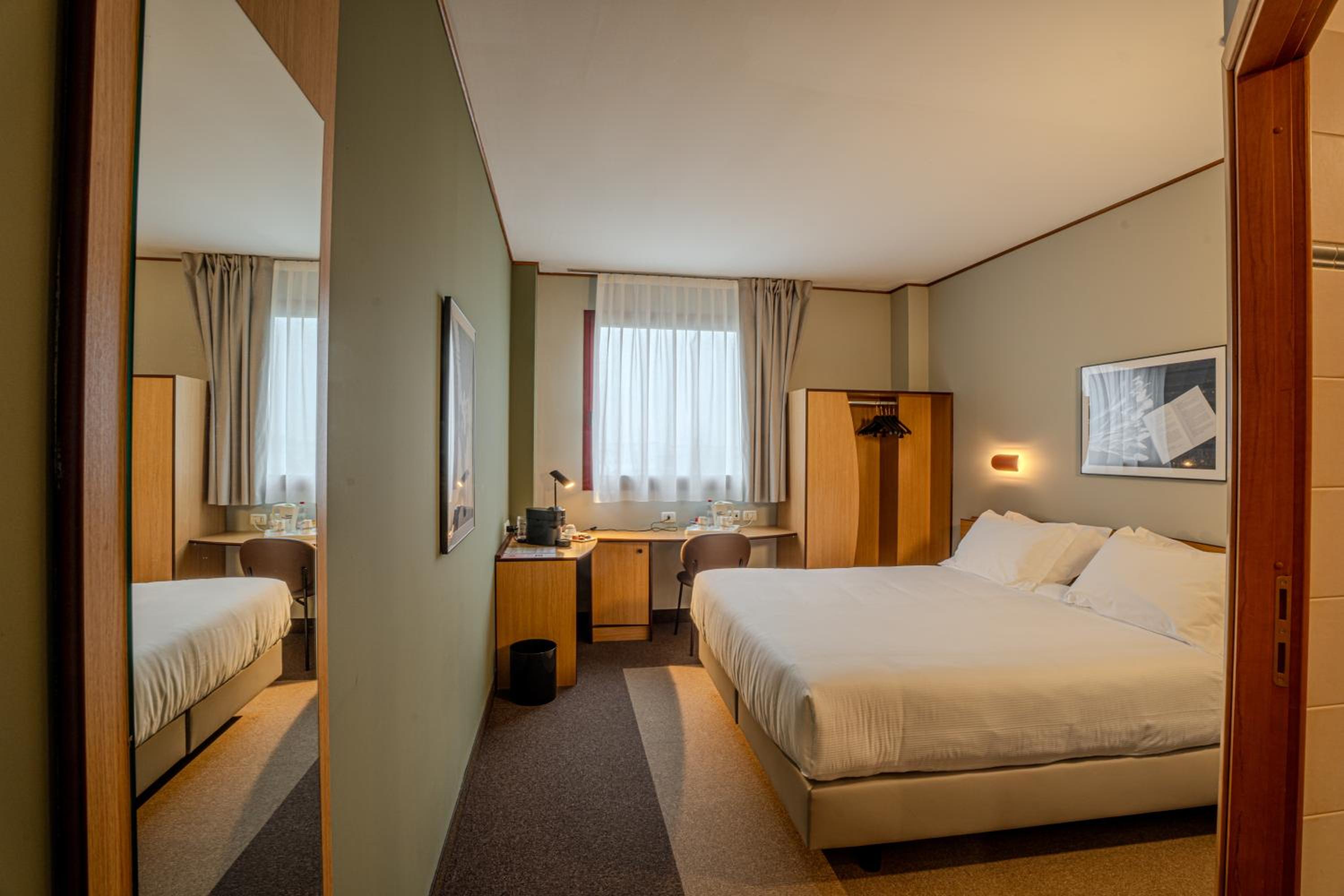 Superior King Room - Photo 1