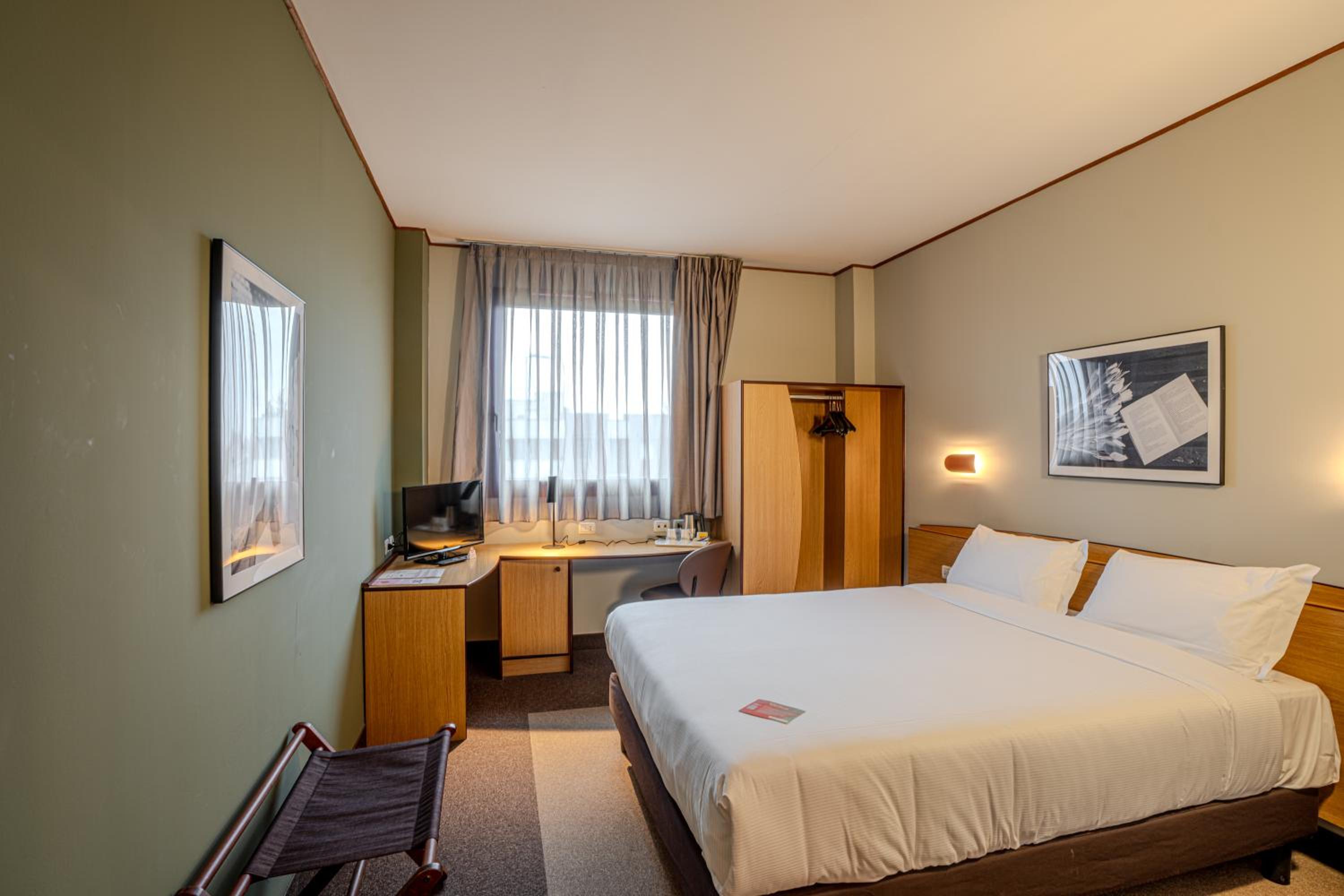 Standard Queen Room - Photo 2