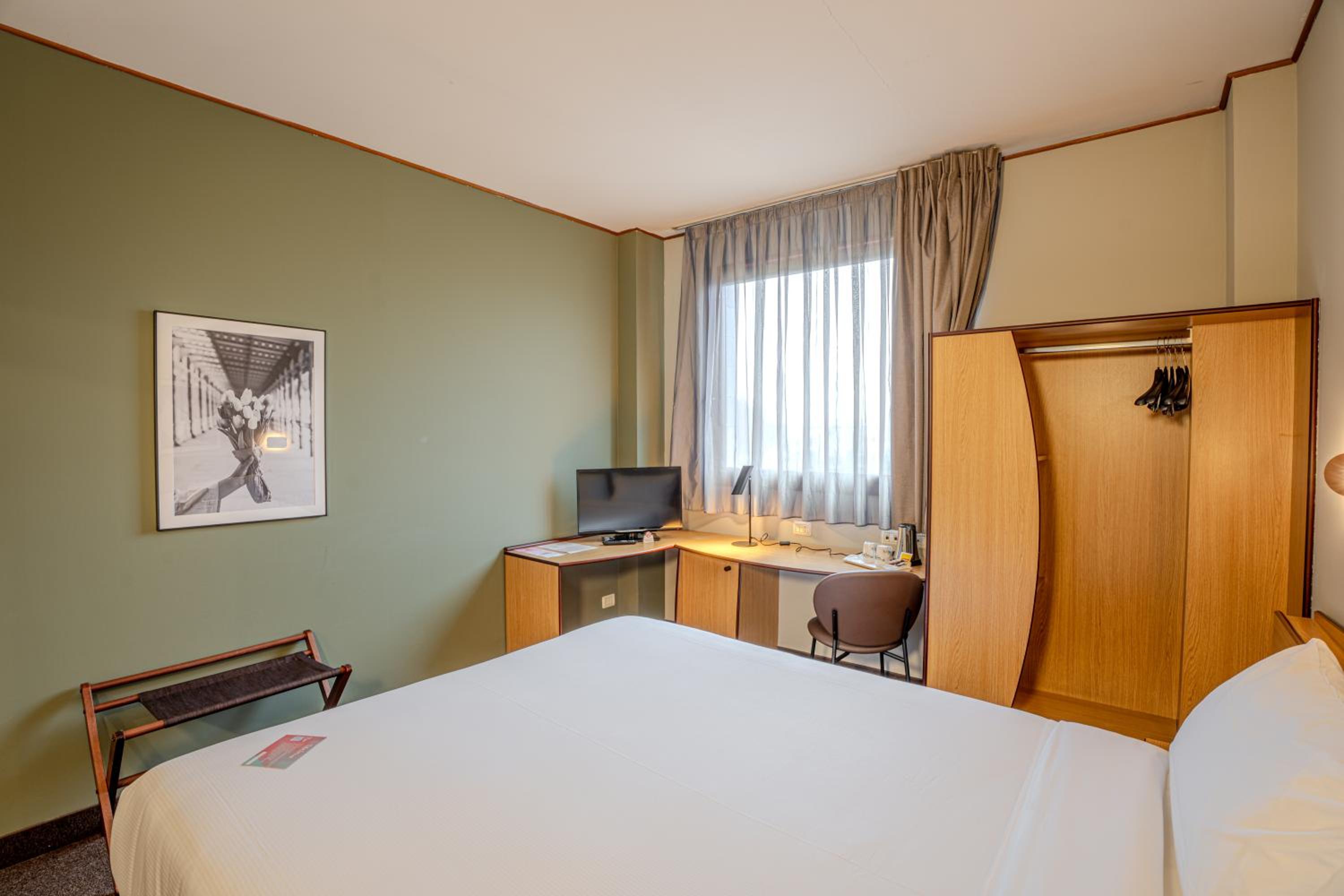 Standard Queen Room - Photo 3