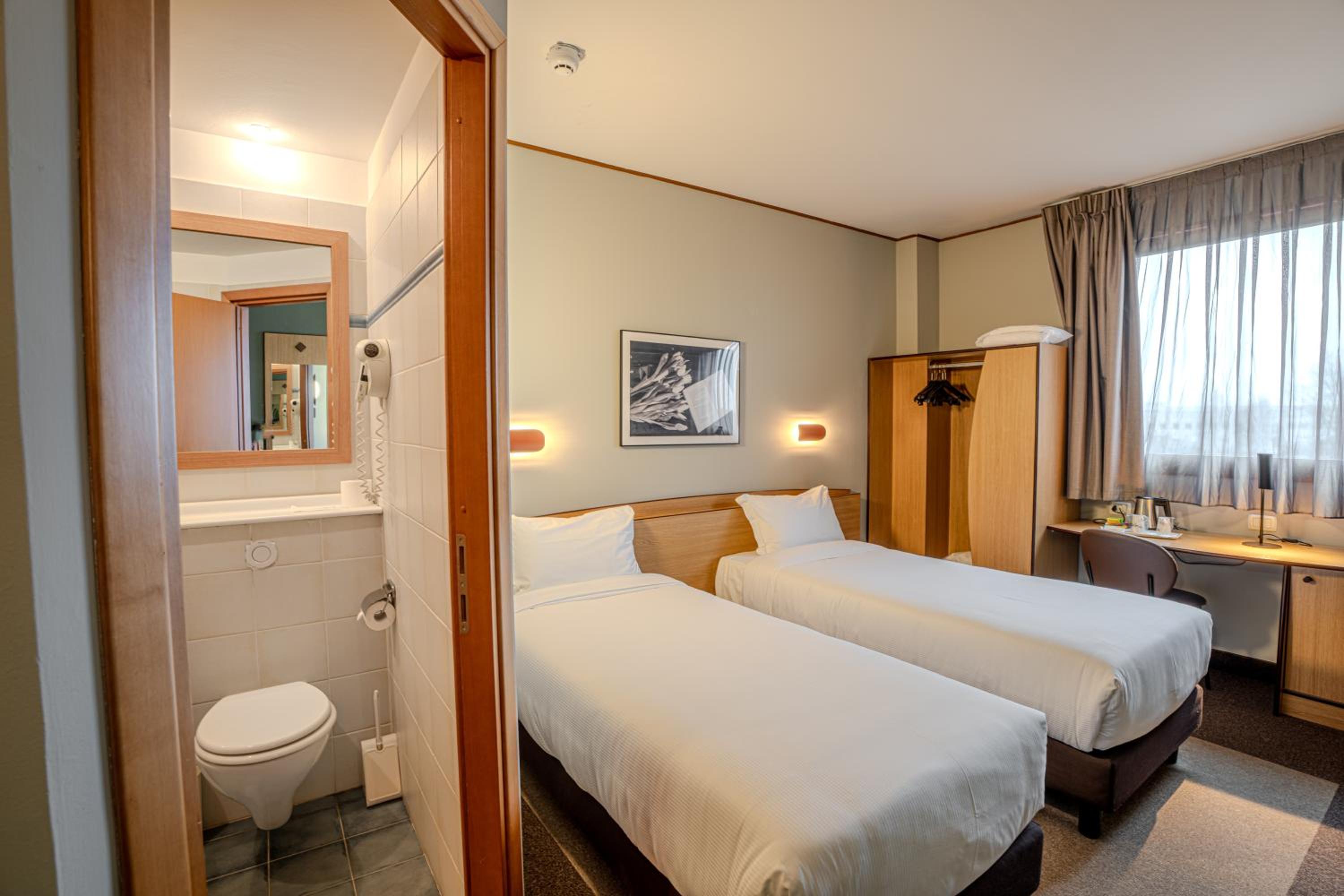 Standard Twin Room photo 2