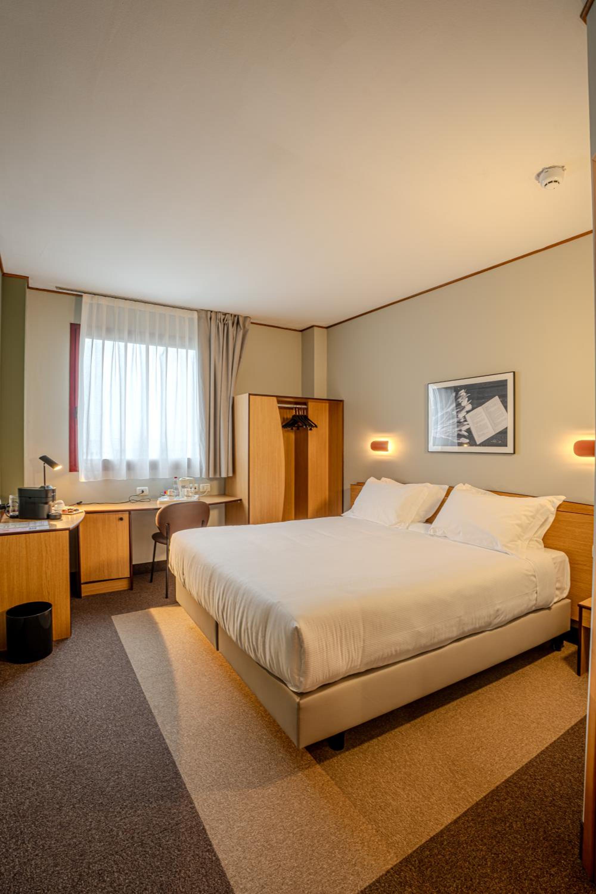 Superior King Room - Photo 4