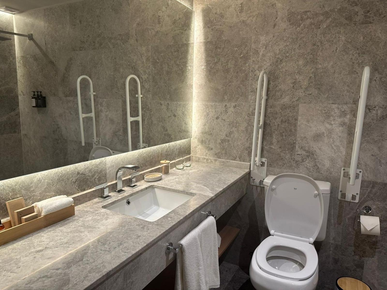 Double or Twin Room - Disability Access