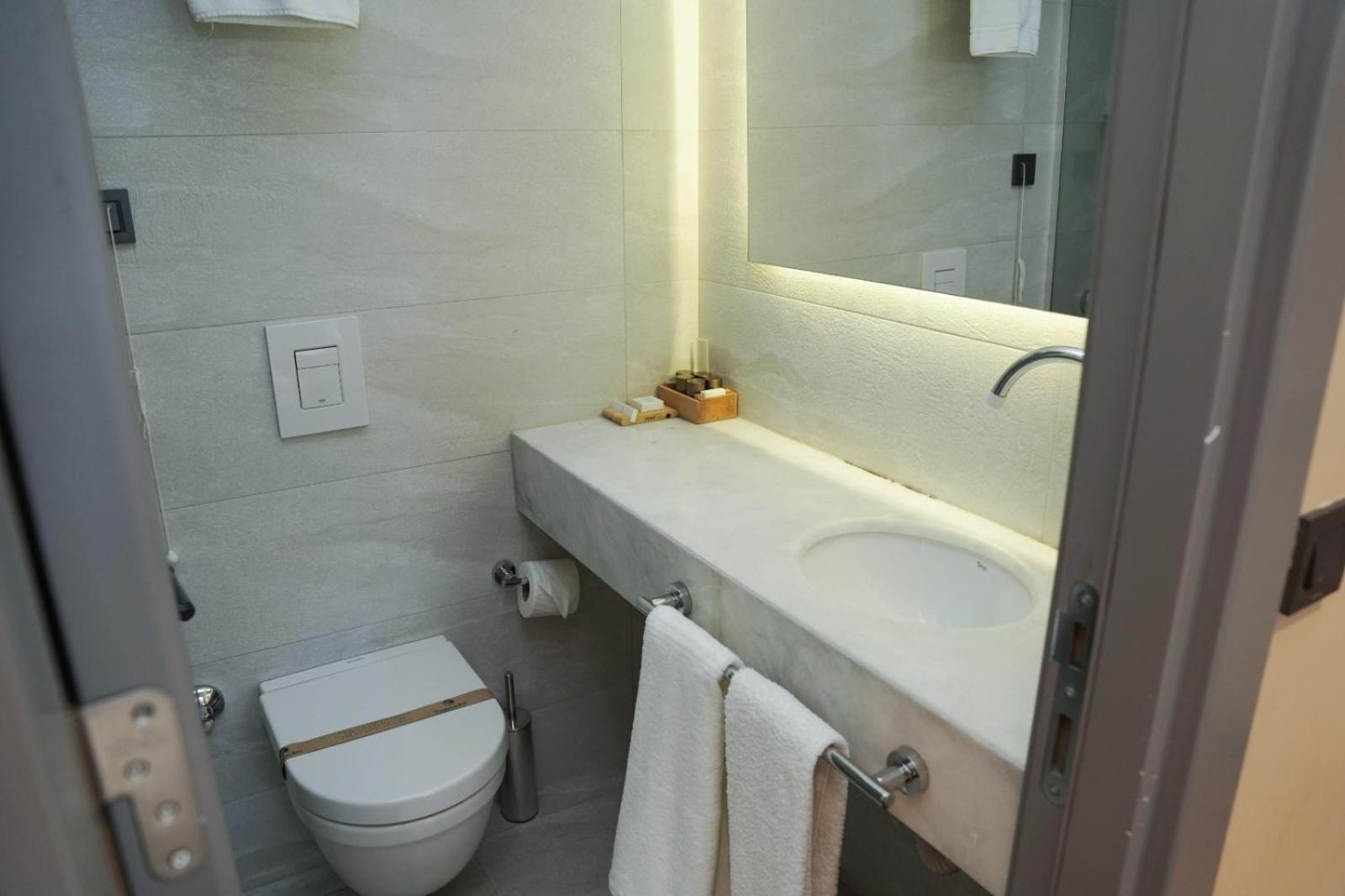 Deluxe King Room photo 2