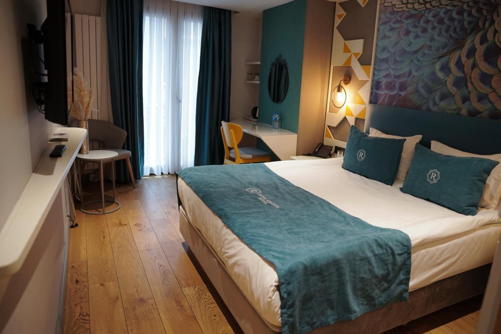 Deluxe Double Room with Side Sea View photo 1