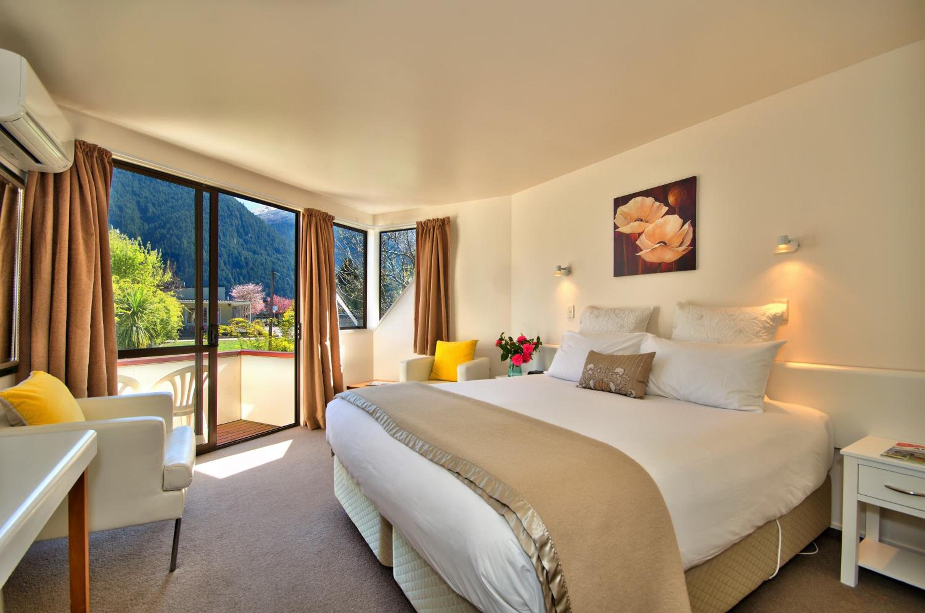 King/Twin Studio with ensuite photo 3