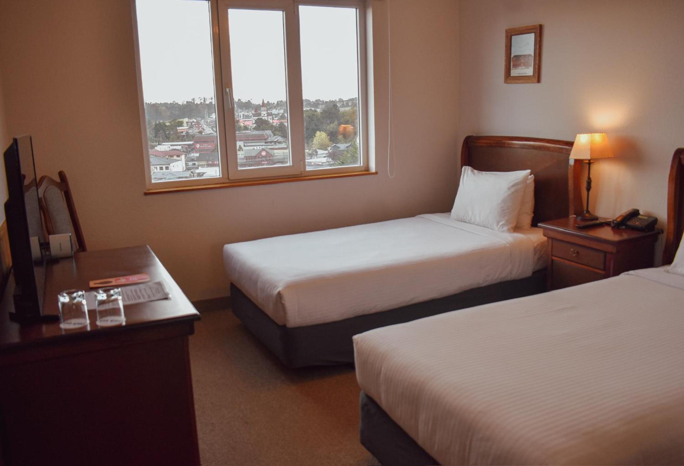 Twin Room - Non-Smoking - Photo 3