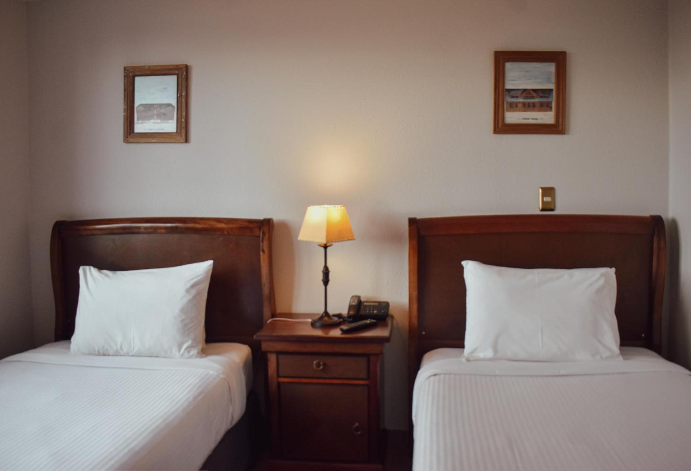 Twin Room - Non-Smoking - Photo 4