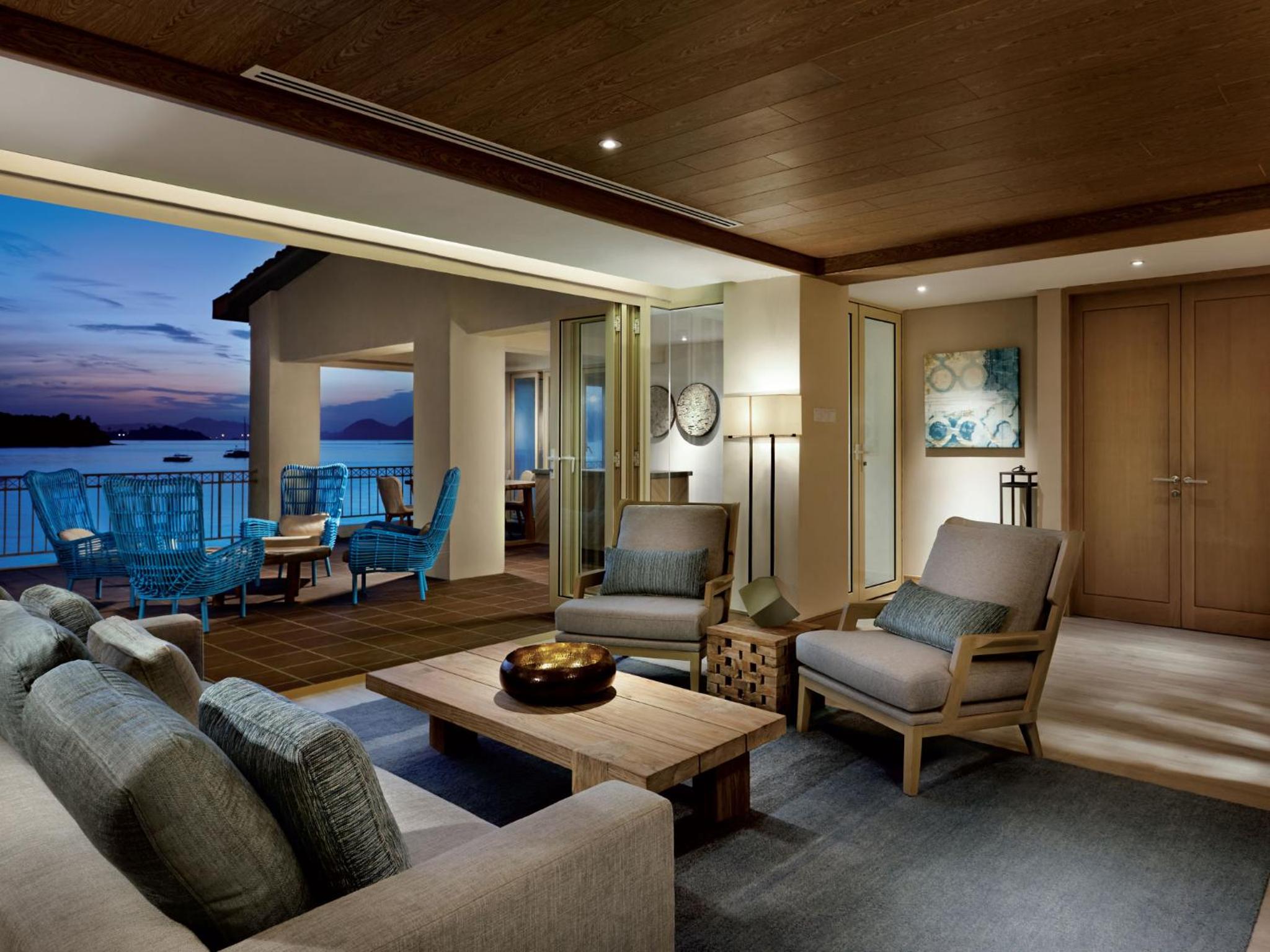 Signature Suite Room Package  - 3 pax photo 2