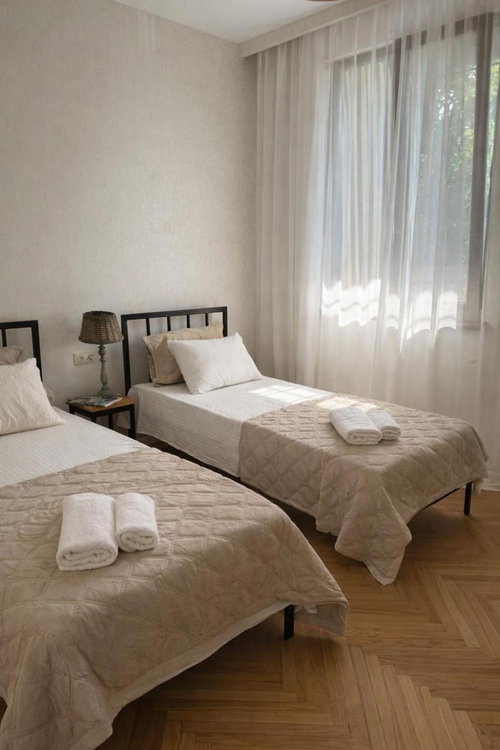 Three-Bedroom Apartment with Balcony photo 3