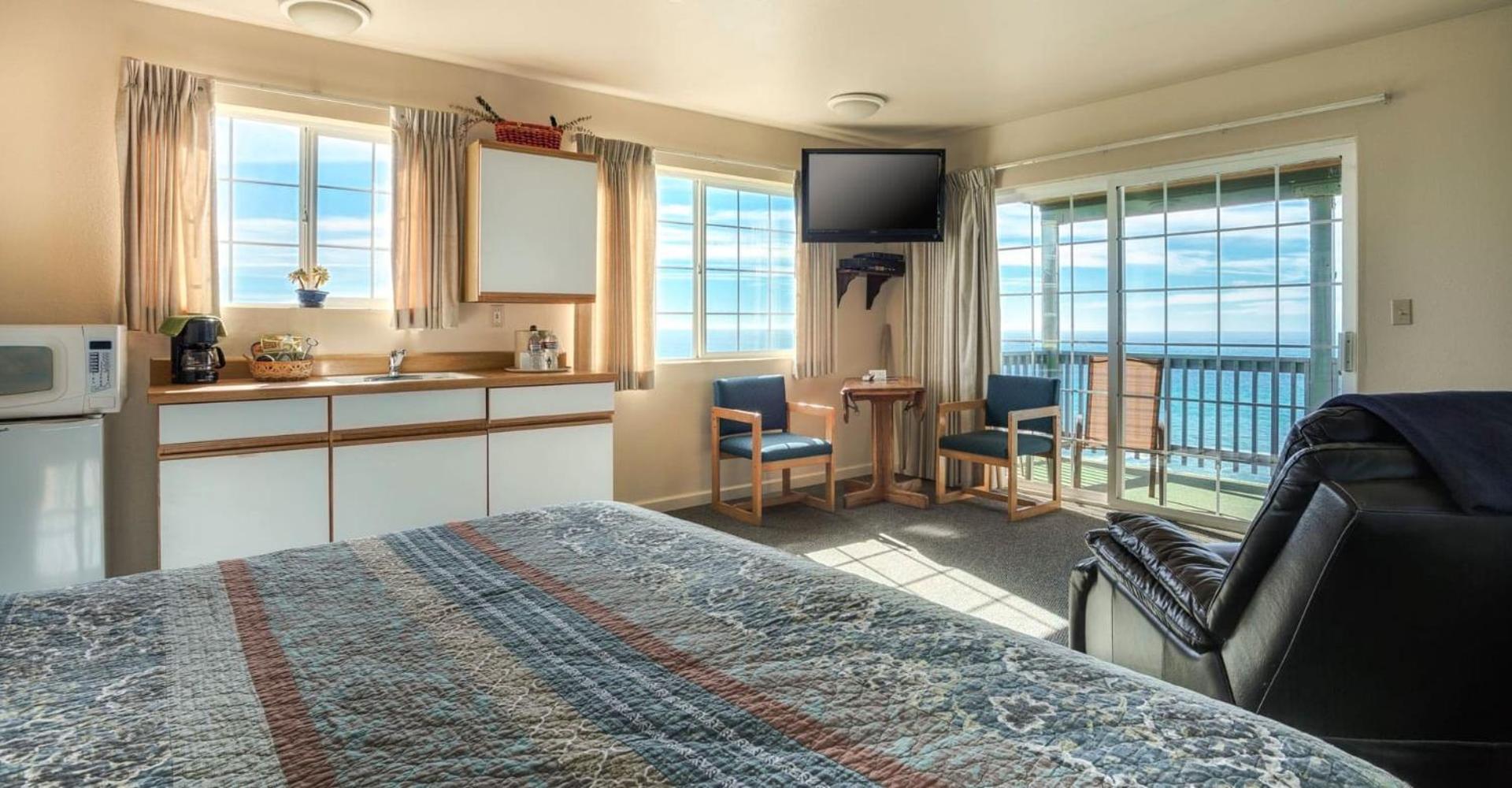 King Suite with Balcony photo 2