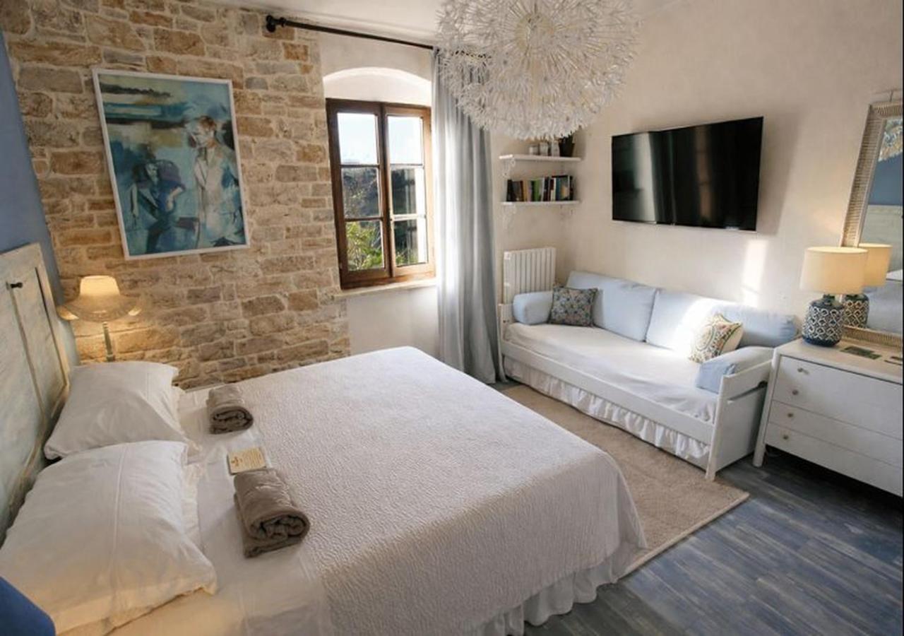 Queen Suite with Pool View photo 3