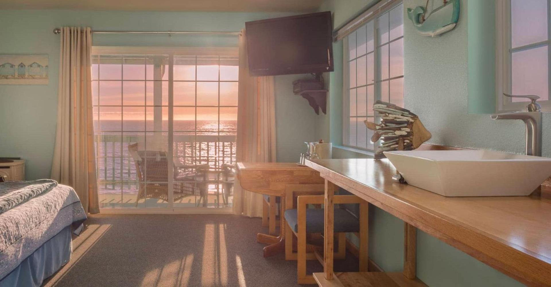 Deluxe Suite with Sea View photo 2