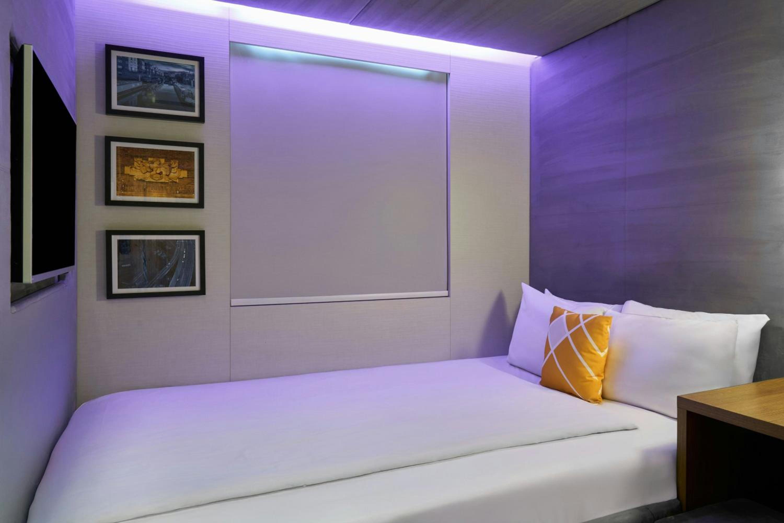 Standard King Room - Windowless - Photo 1