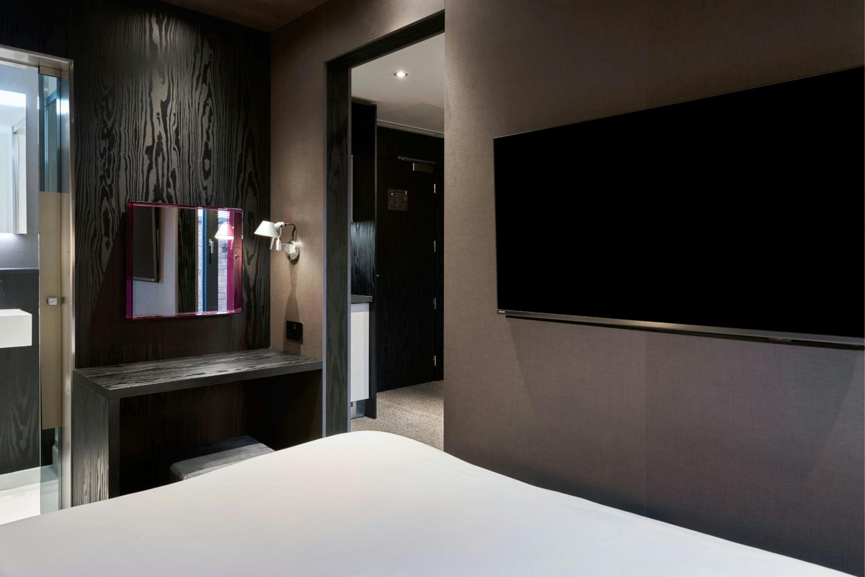 Studio with Double Bed - Photo 2