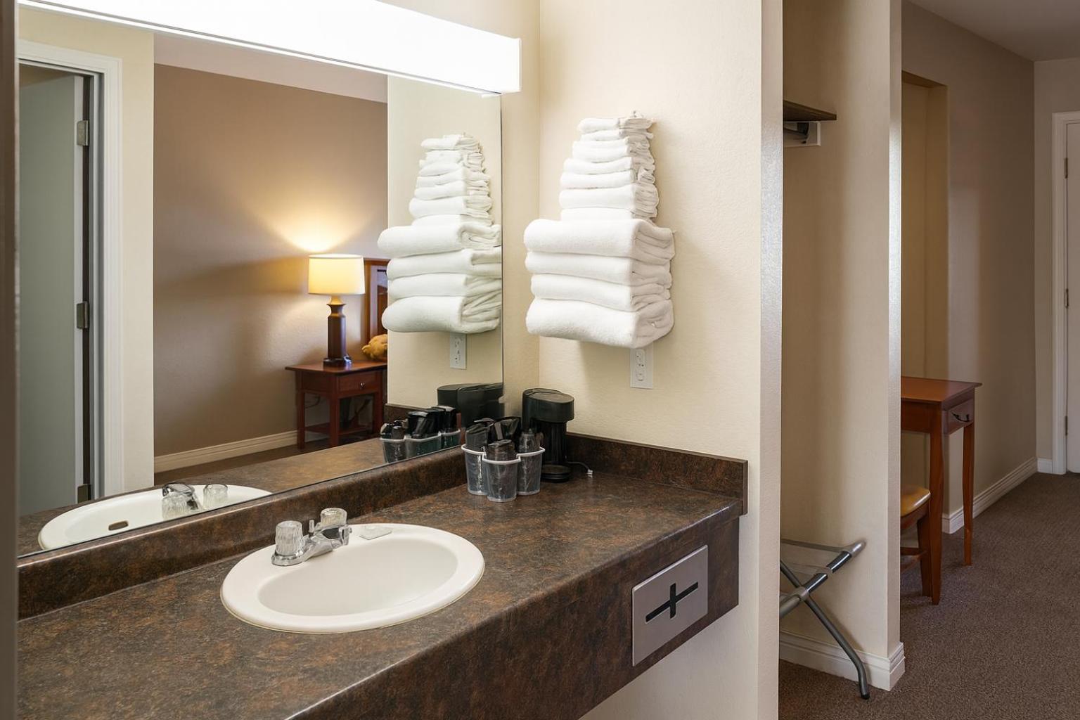 Deluxe King Room photo 2