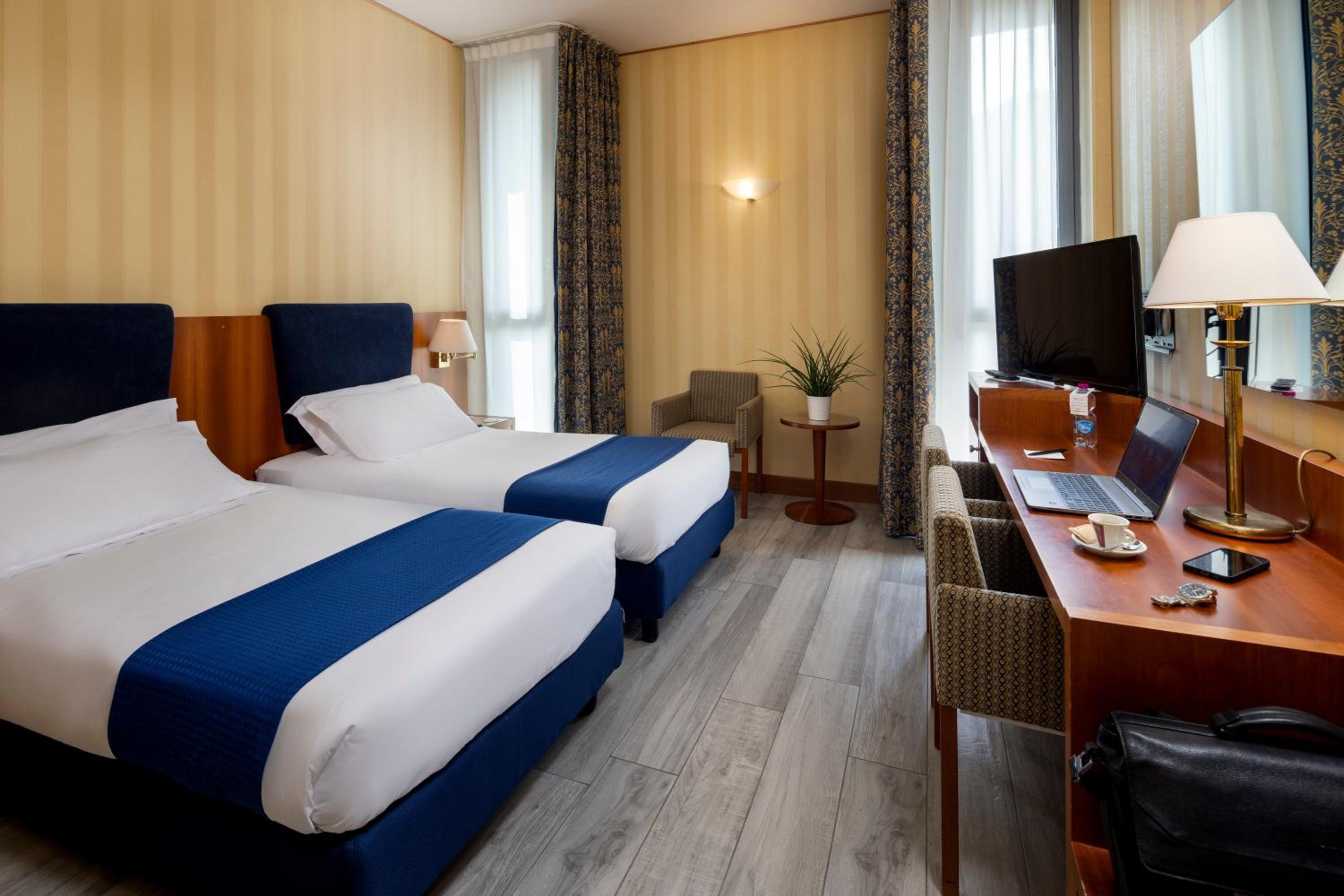 Grand Room with One Double Bed and One Single Beds
