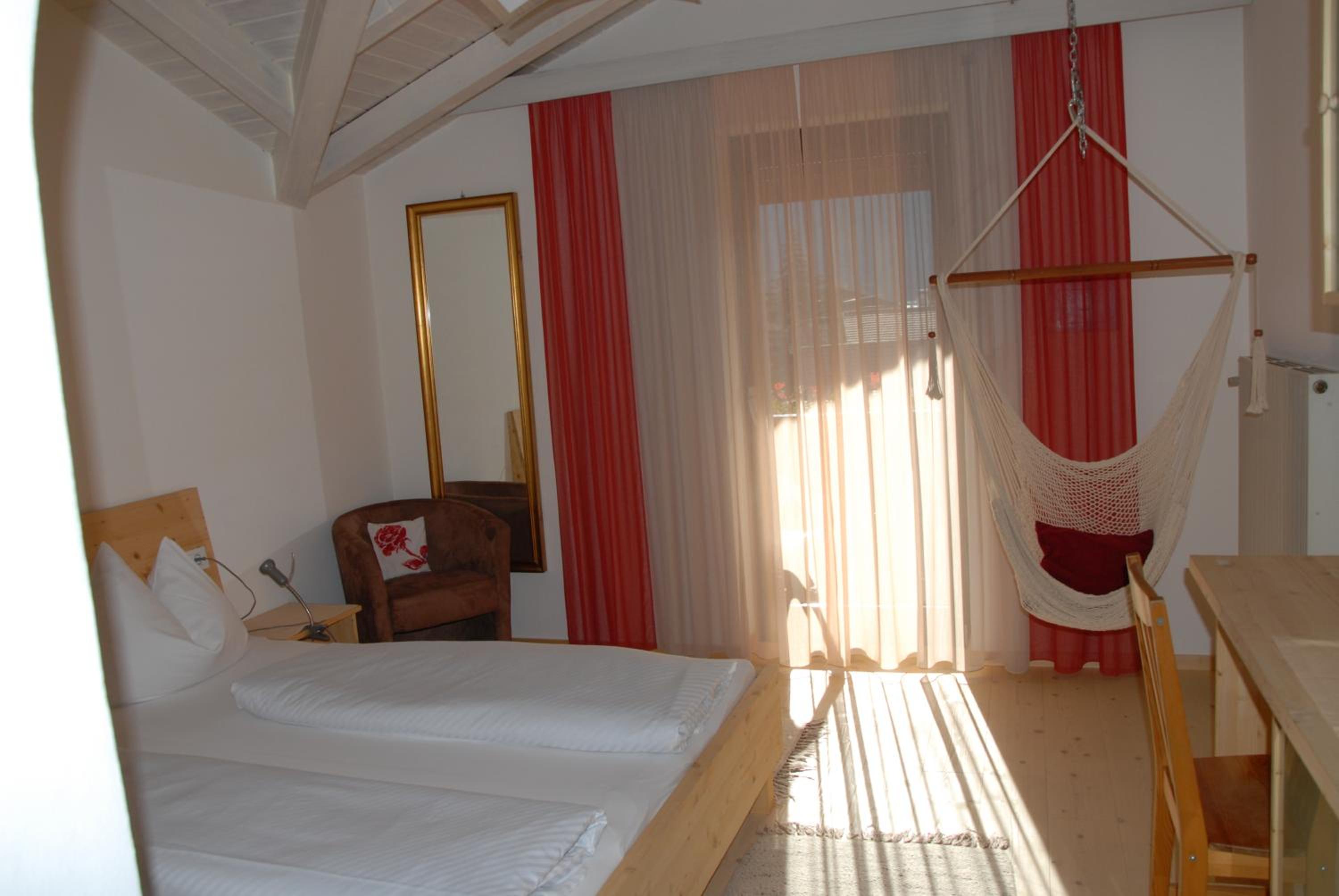 Double Room with Balcony - Photo 6