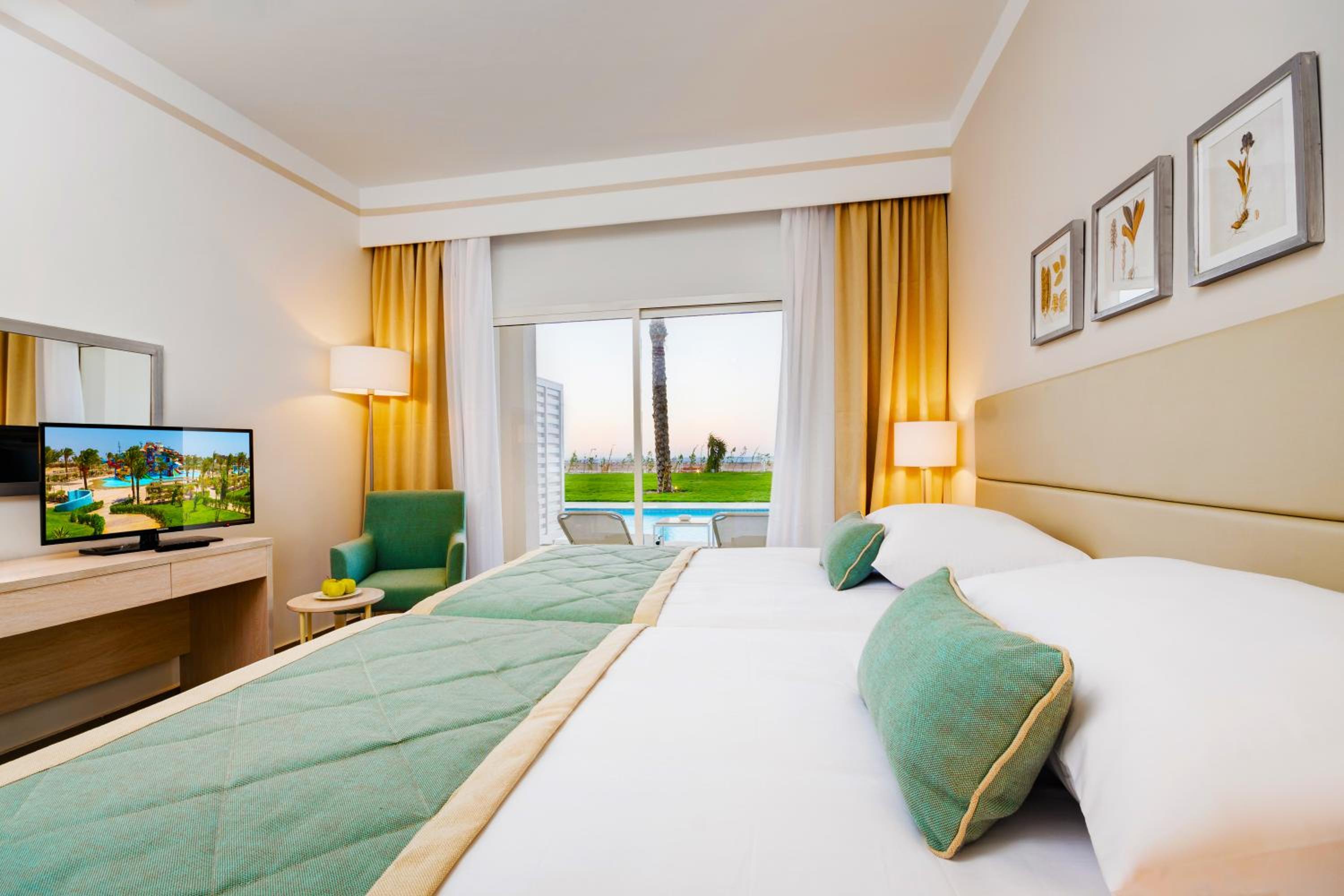 Family Queen or twin Room - Swim up