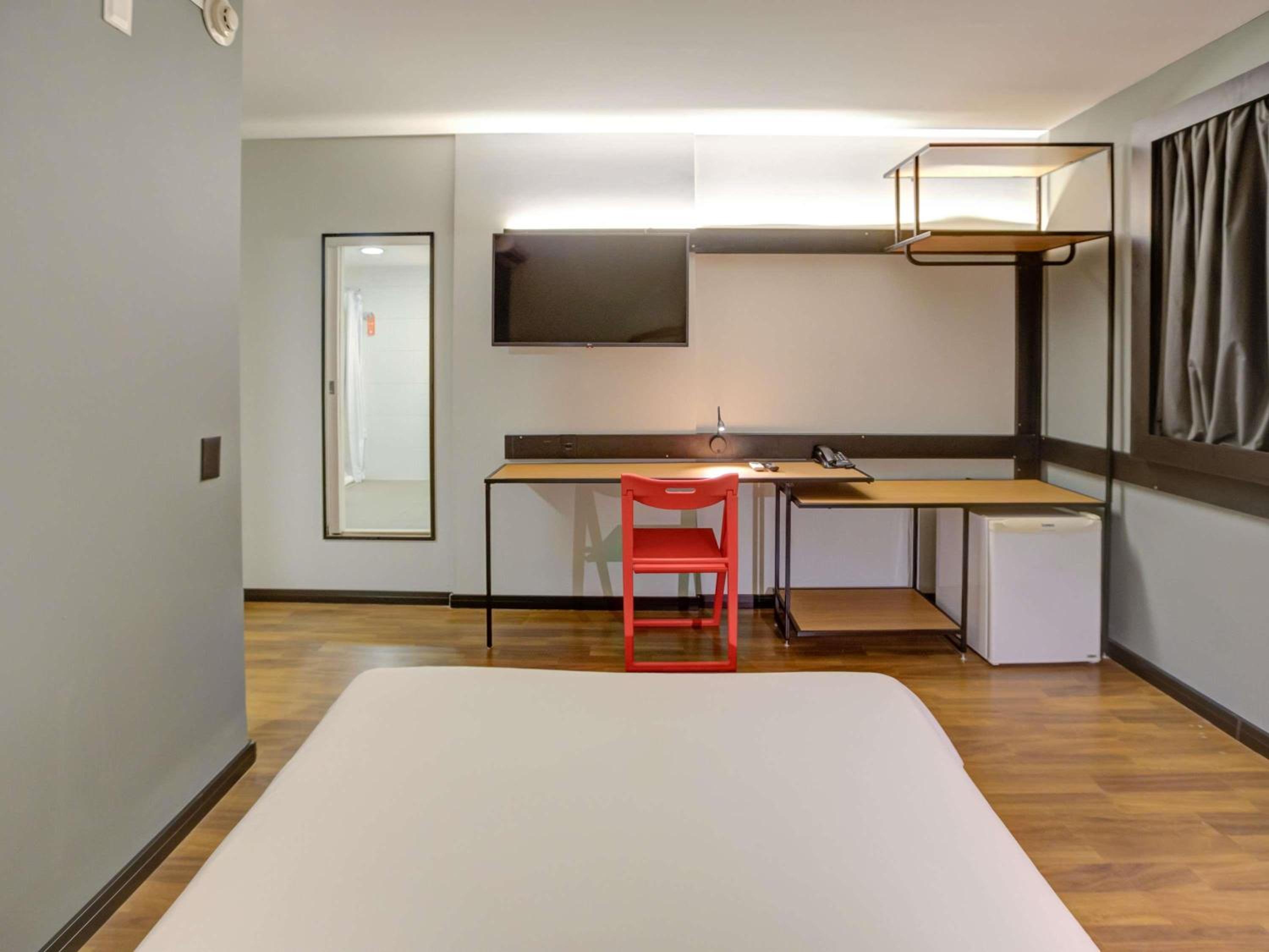 Standard Double Room - Disability Access thumbnail 5