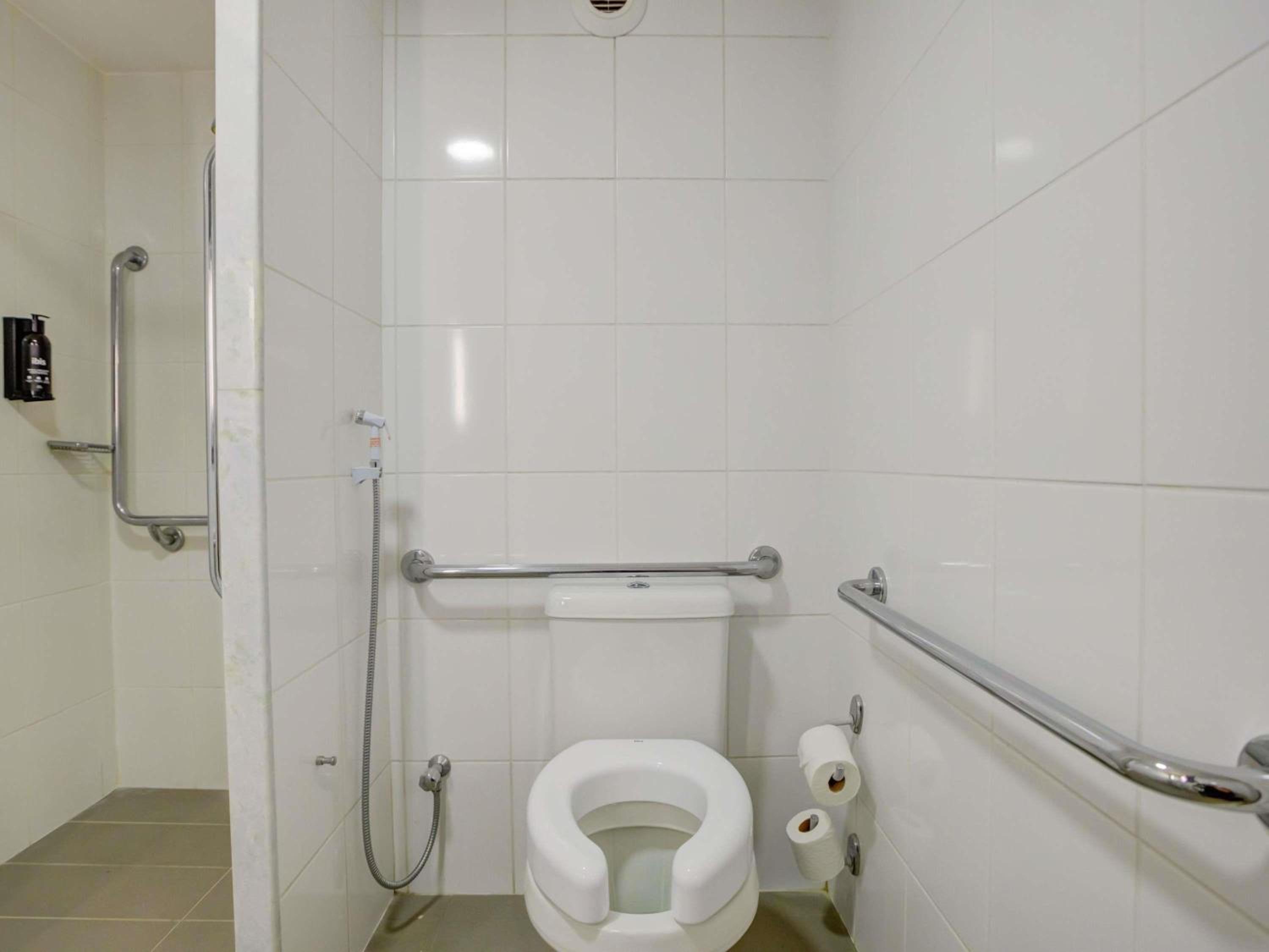 Standard Double Room - Disability Access thumbnail 5