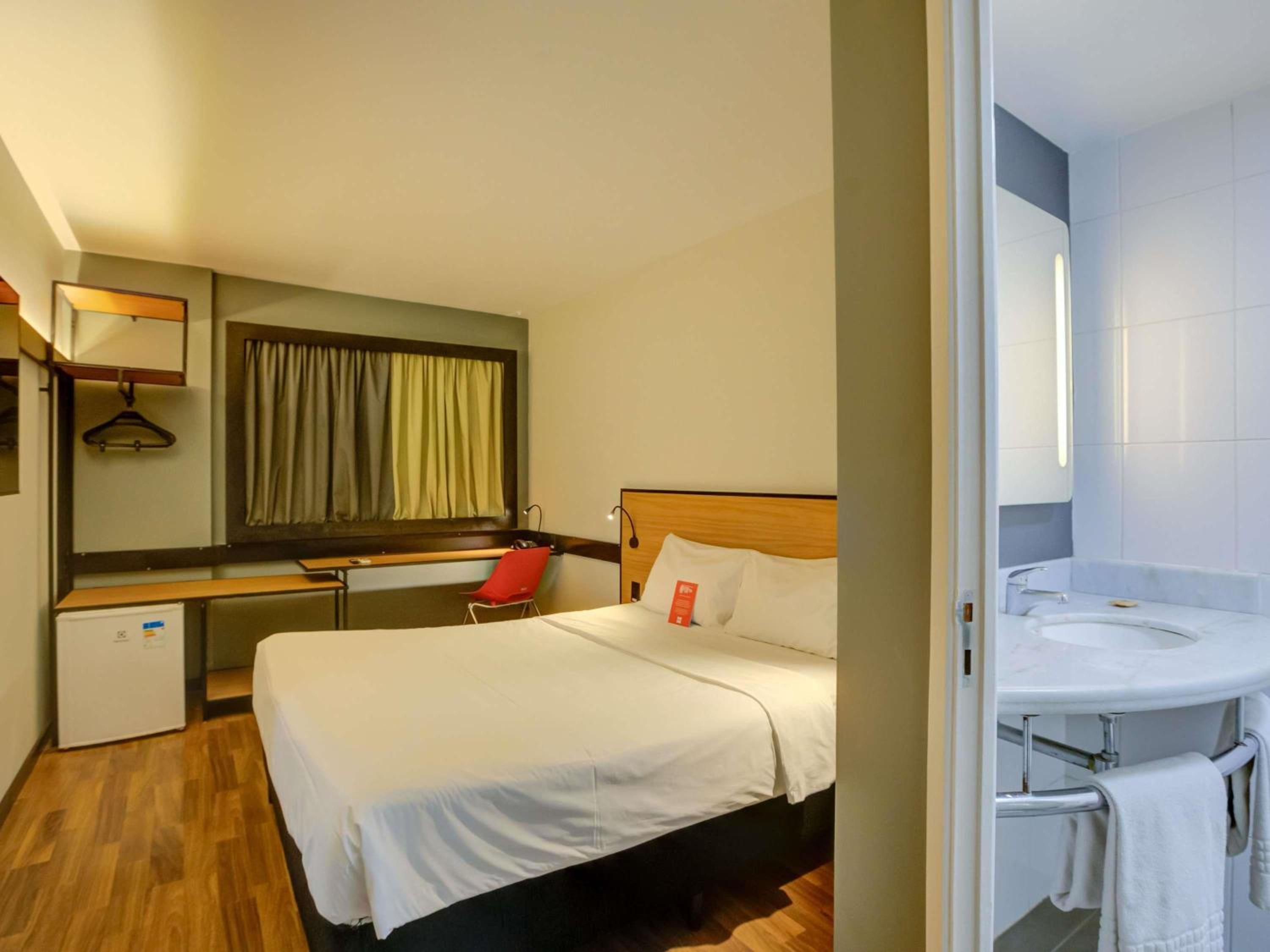 Standard Room with One Double Beds and One Extra Bed for Children