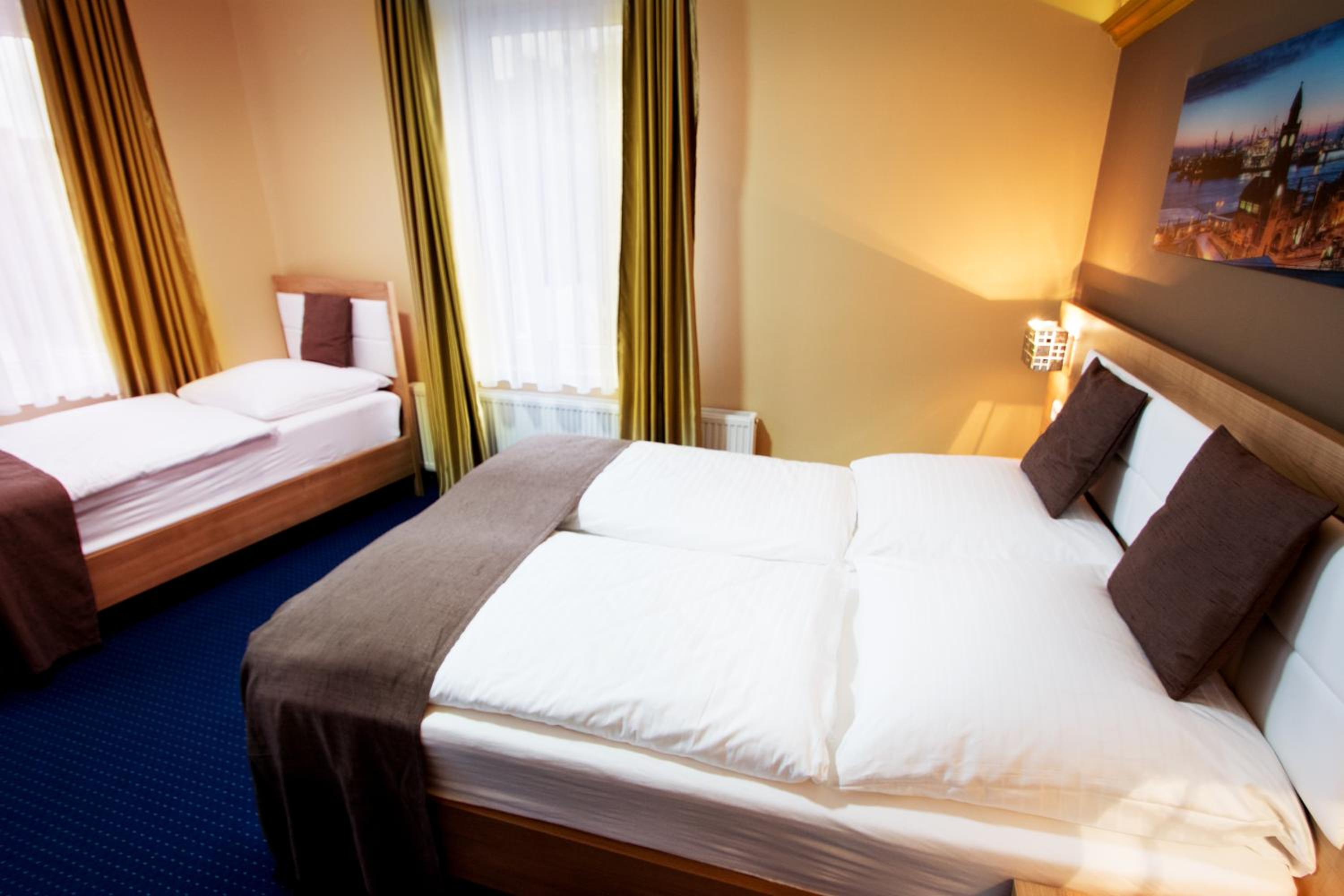 Triple Room with Shared Bathroom photo 2