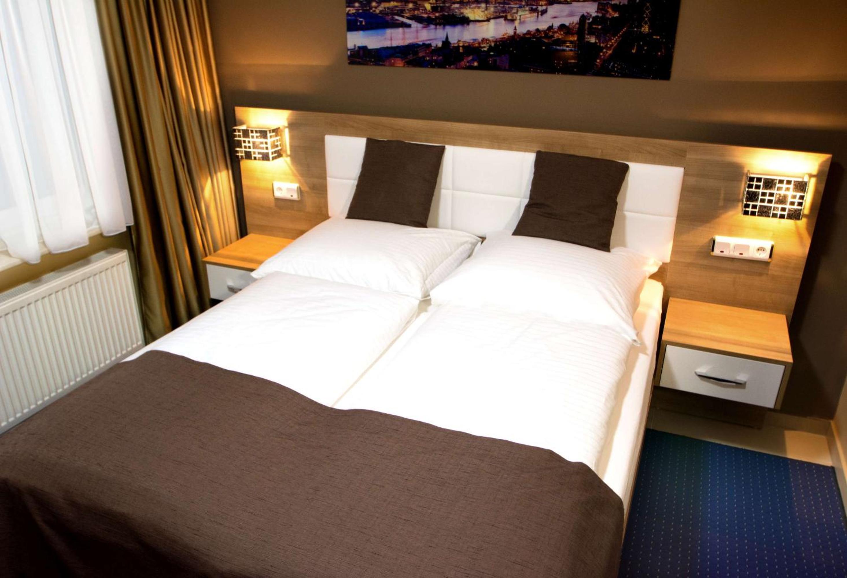 Deluxe Double Room with Shower photo 2