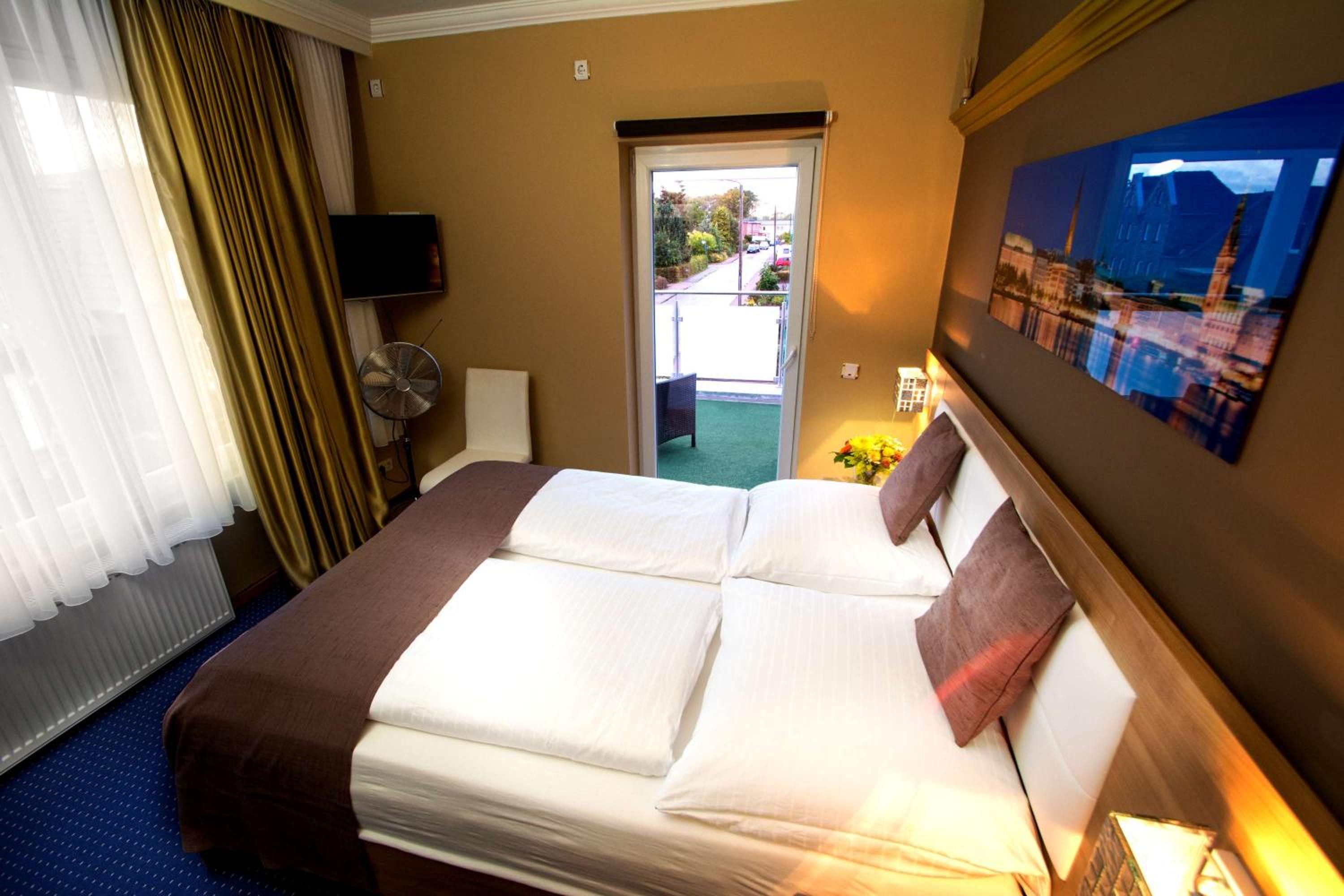 Double Room with Terrace and Shared Bathroom photo 1