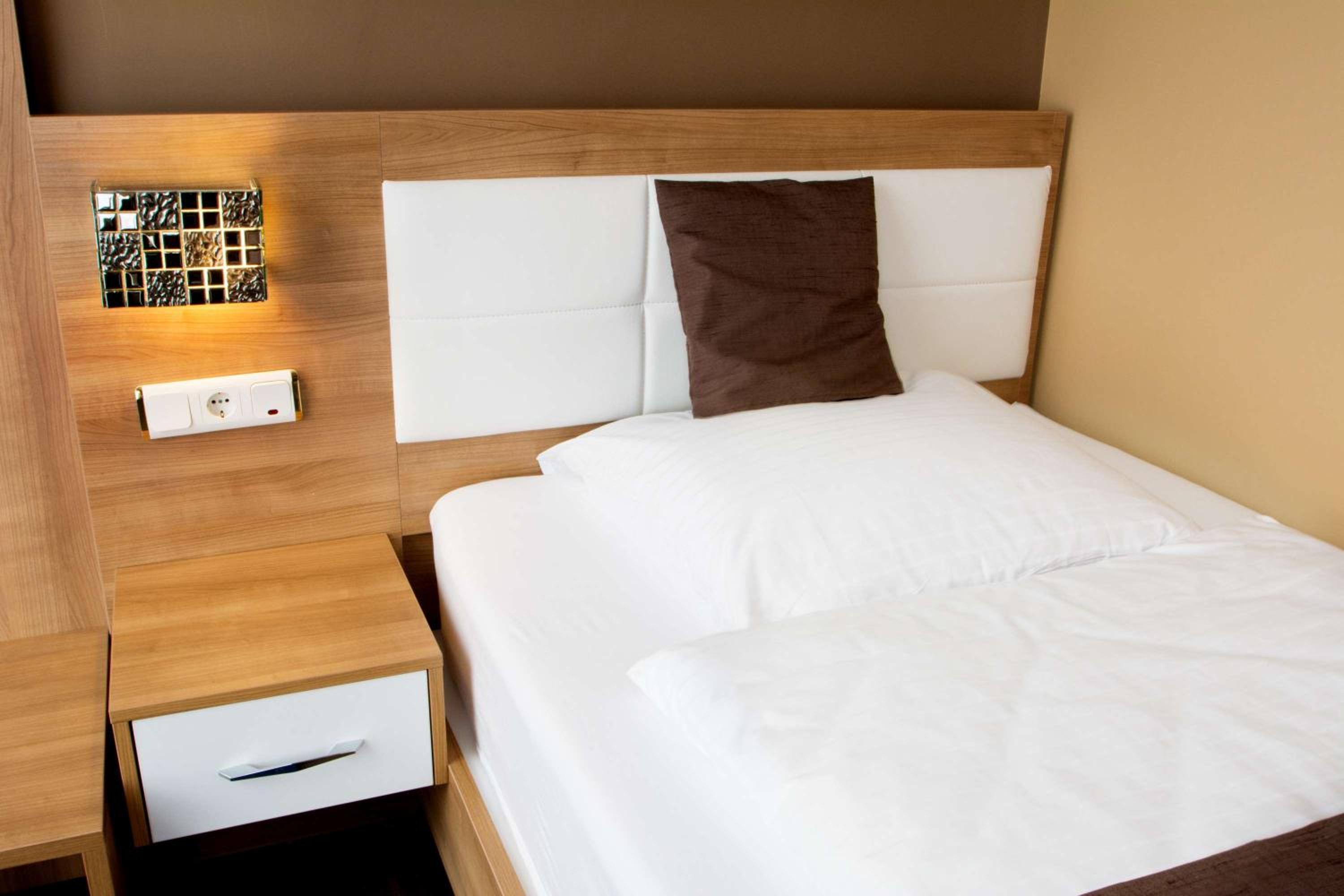 Single Room with Shared Shower and Toilet photo 3