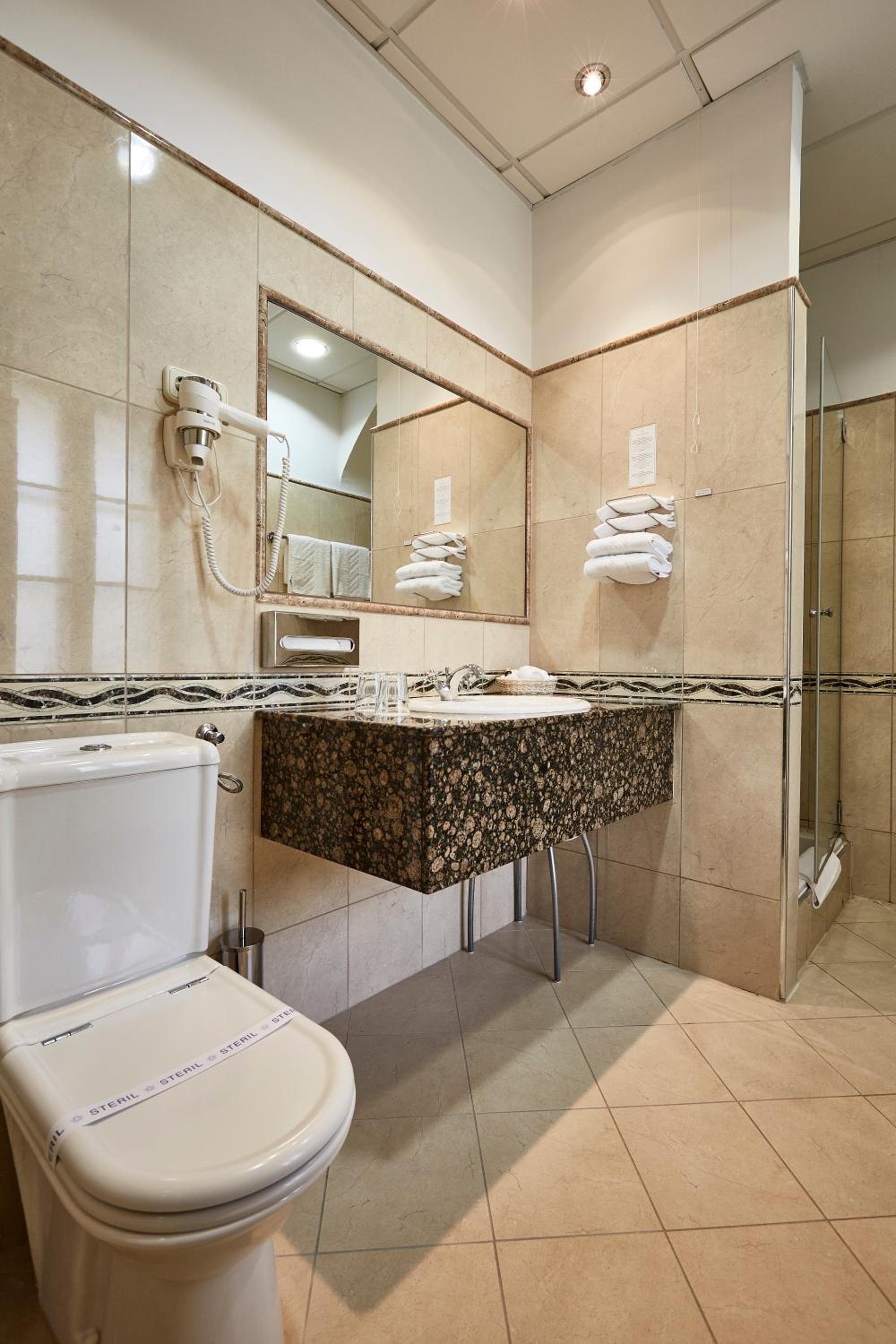 Standard Double Room - Main Building - Photo 5