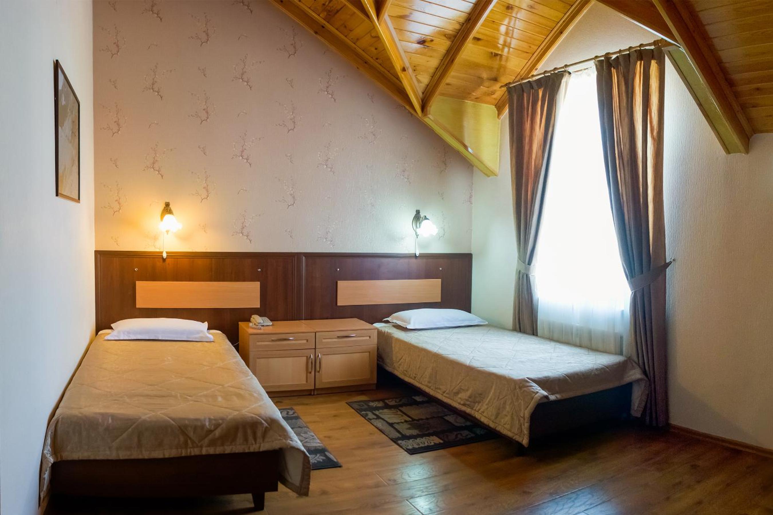 Standard Double or Twin Room - Photo 10