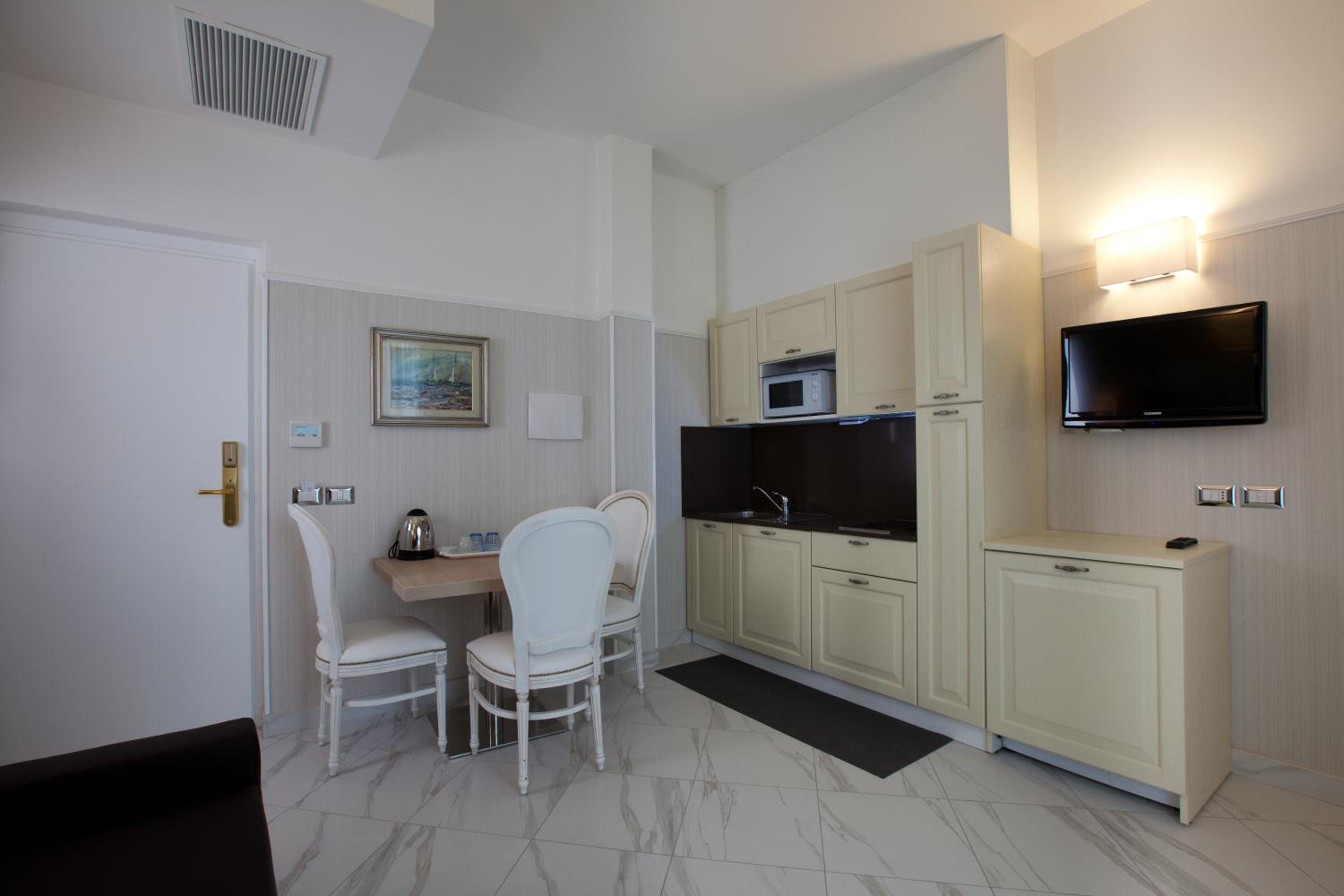 One-Bedroom Apartment - Photo 8